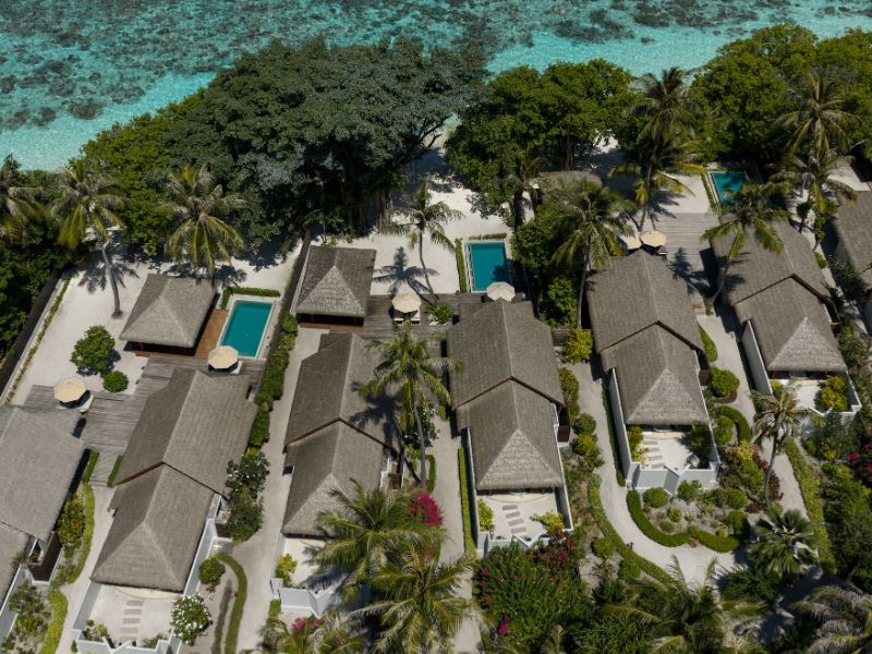 Dusit Thani Maldives – Family Beach Pool Villa aus der Luft