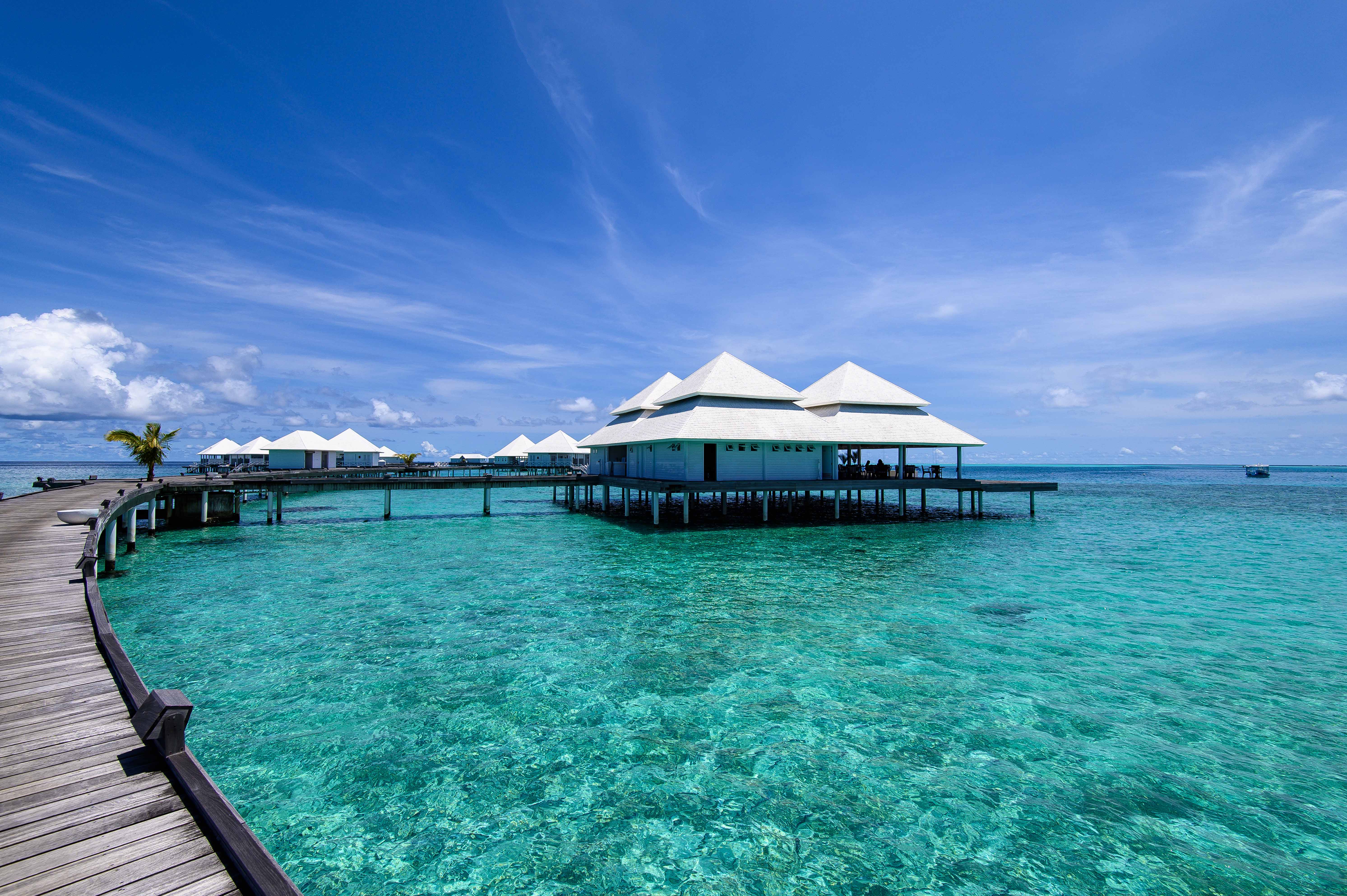 Diamonds Thudufushi – Overwater-Restaurant über der Lagune
