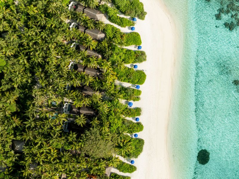 Dusit Thani Maldives – Beachfront-Villa am Meer