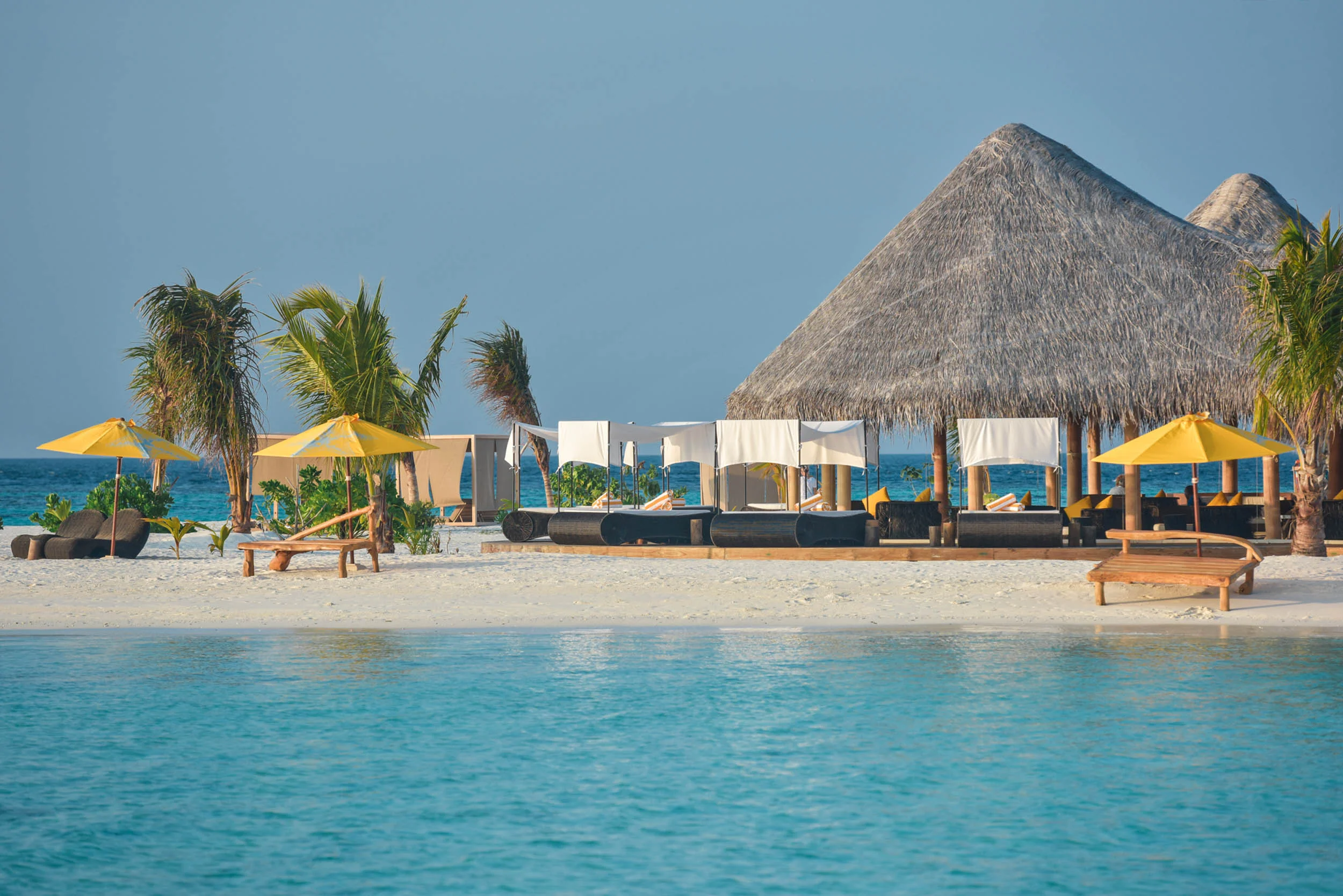 Drift Thelu Veliga Retreat – Restaurant am Pool