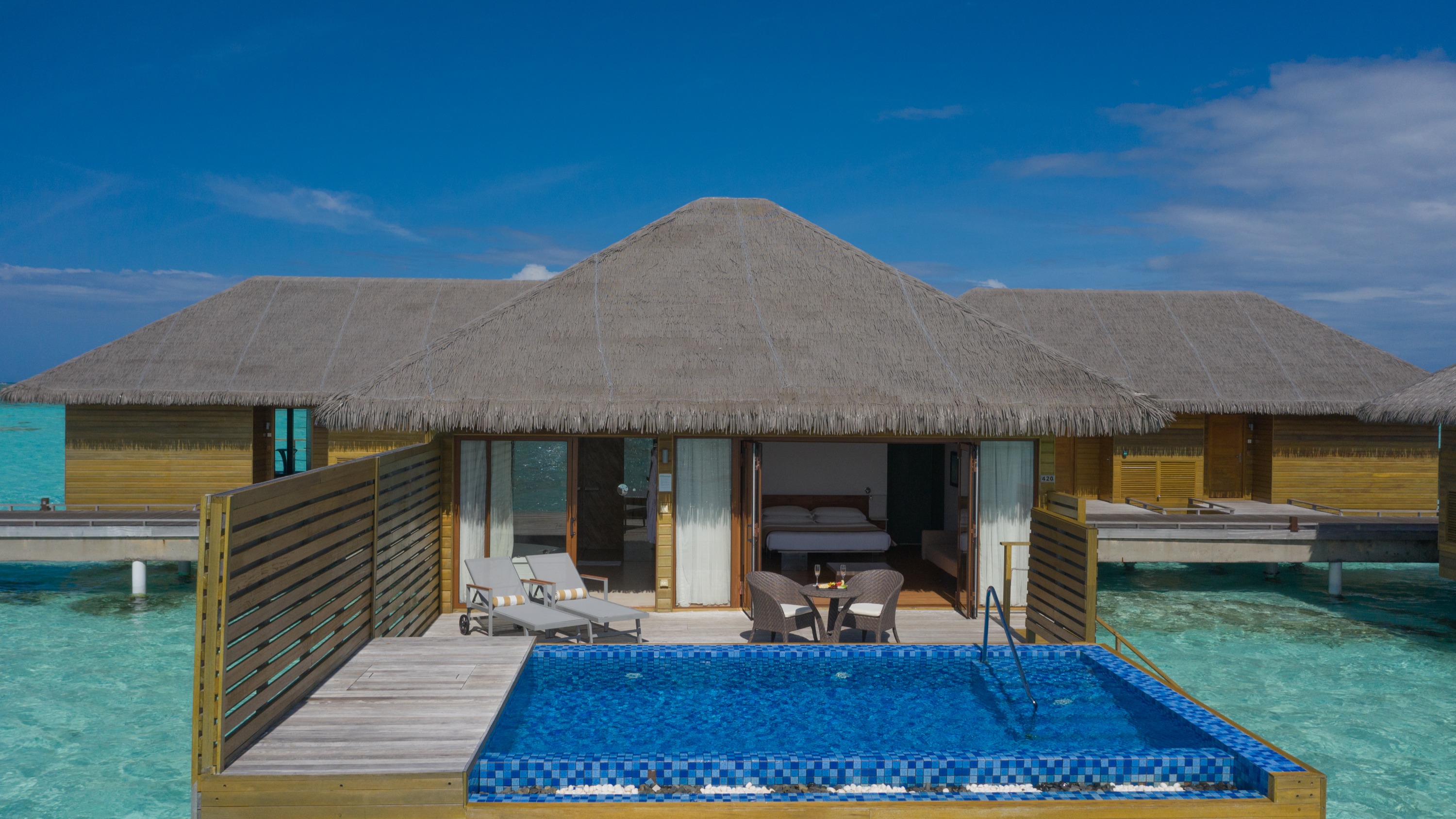 Cocoon Maldives – Beach Villa mit Pool