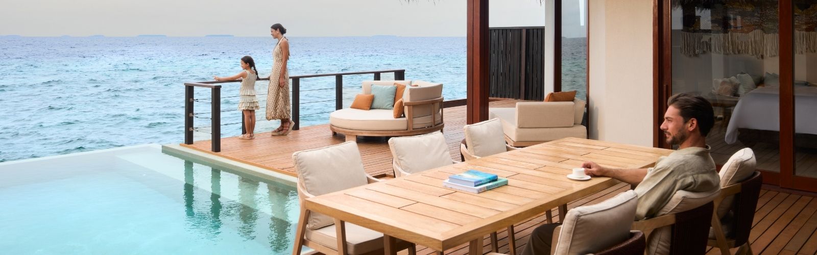 Dusit Thani Maldives – Poolterrasse
