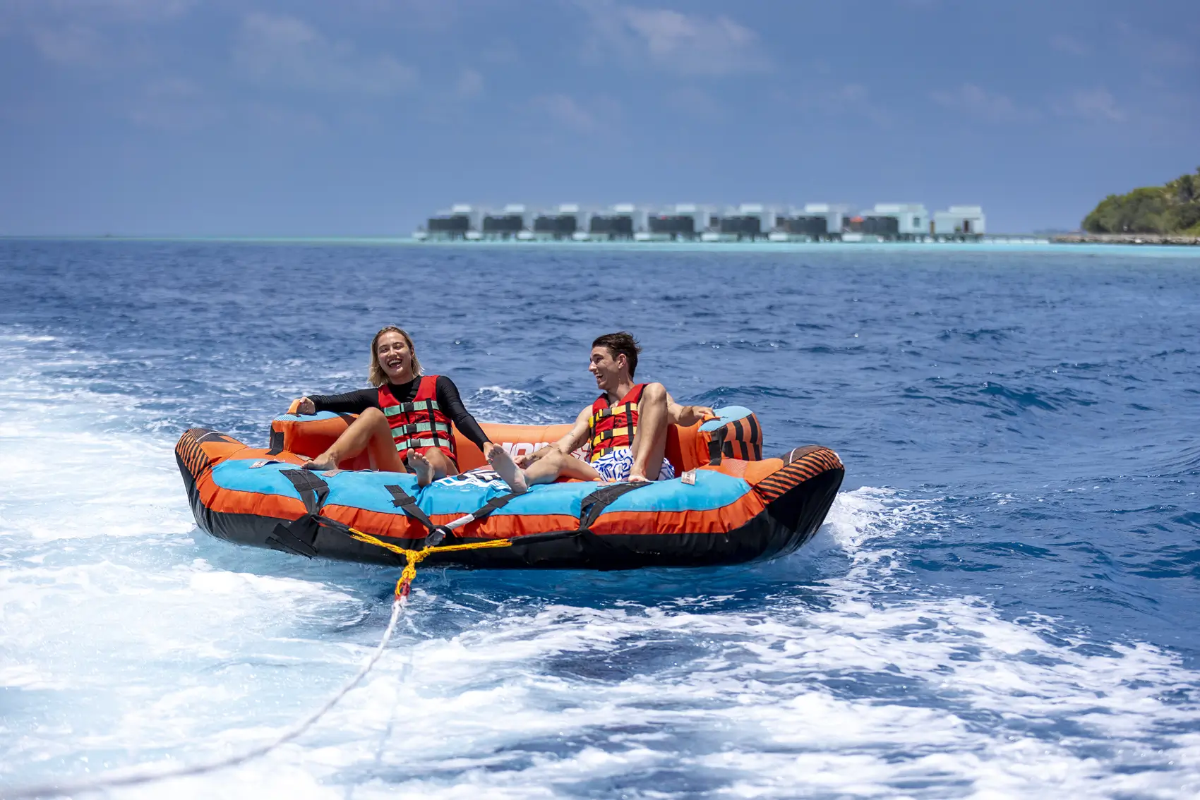 Niva Dhigali Maldives – Towable Ride auf dem Ozean