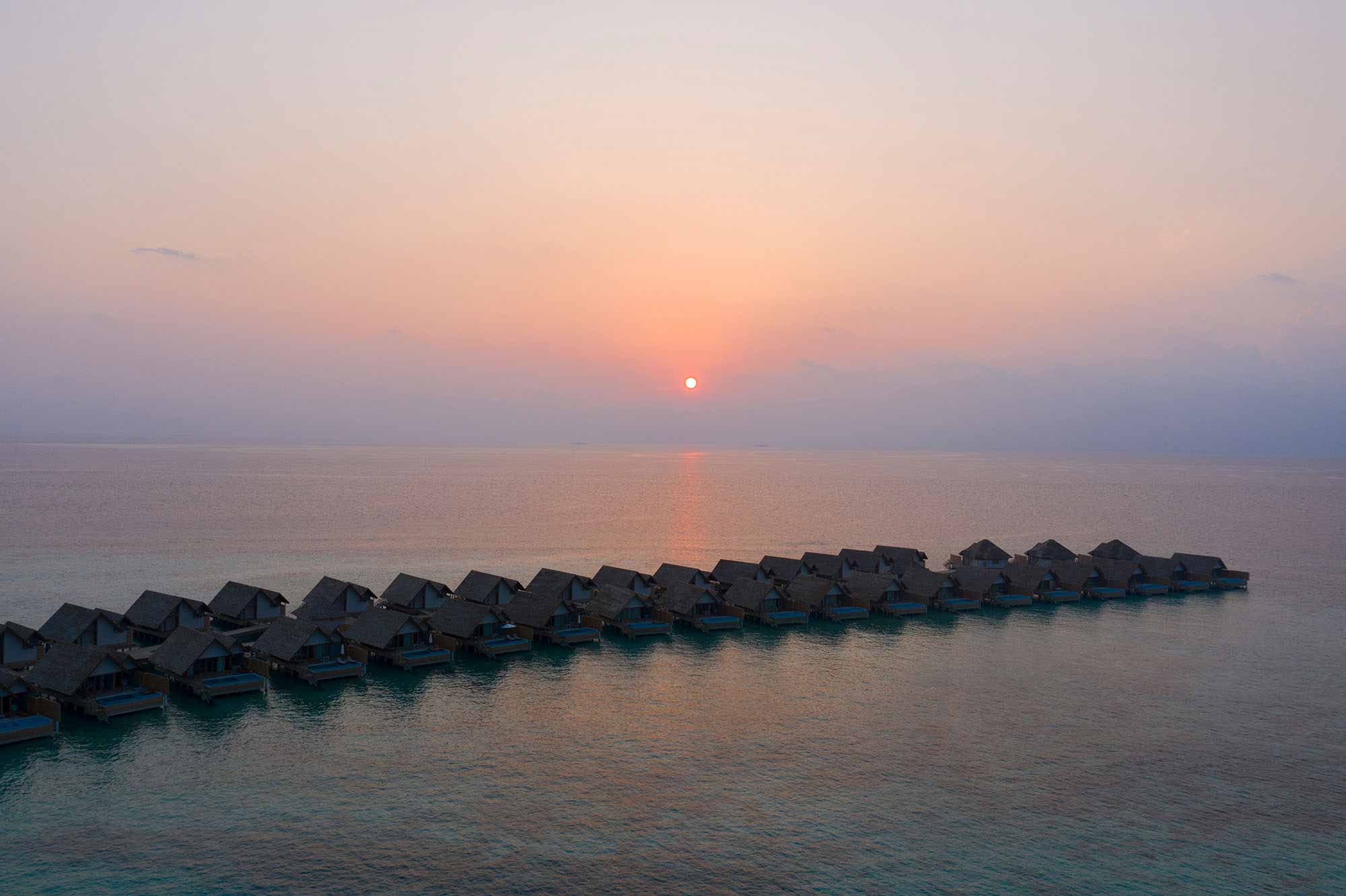 Wasservillen mit Pool auf der Sonnenuntergangsseite - Bild 2
