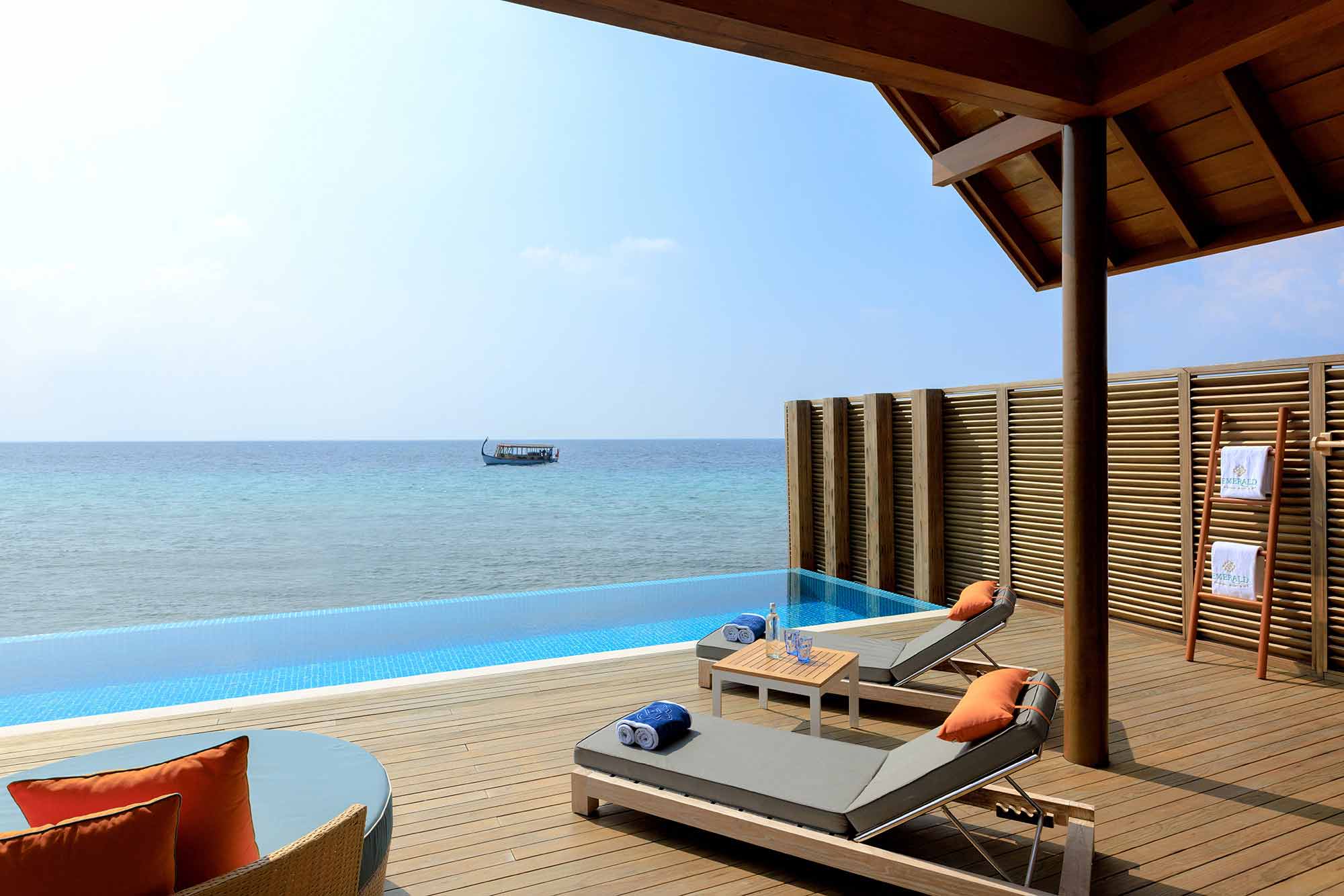 Superior-Wasservillen mit Pool - Bild 3