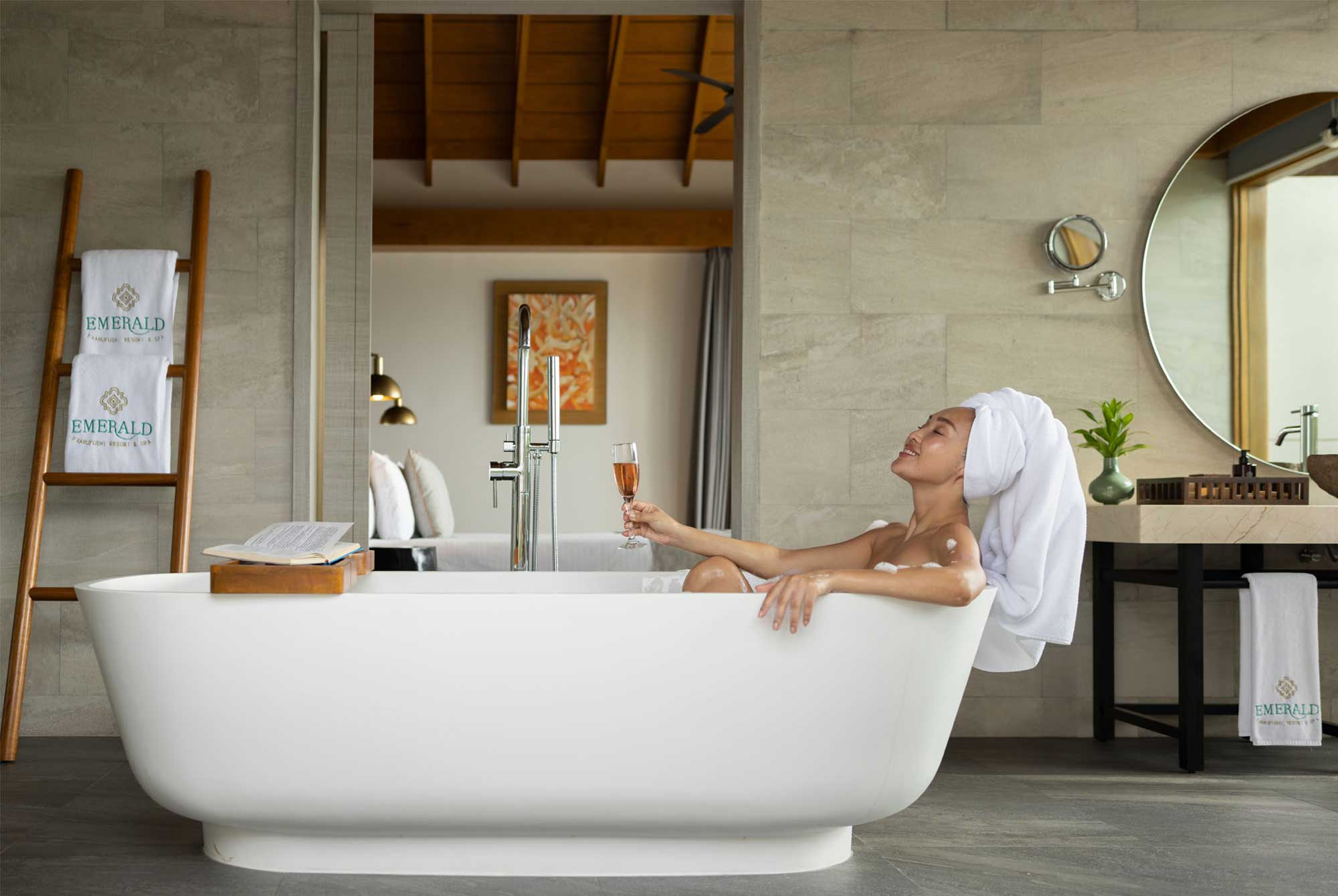 Präsidenten-Strandvilla mit Pool und zwei Schlafzimmern - Bild 1
