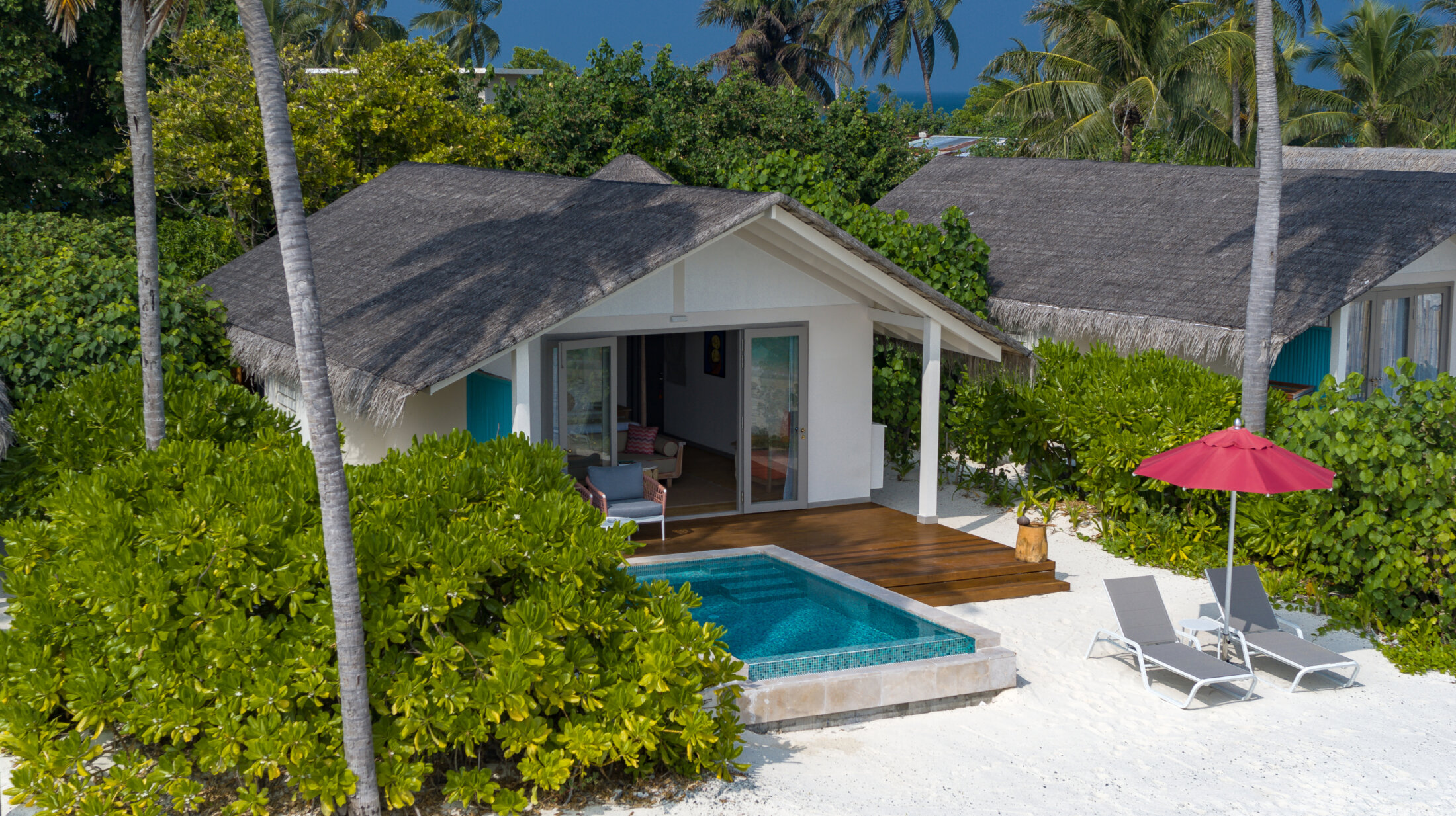 Strandvilla mit Pool - Bild 1