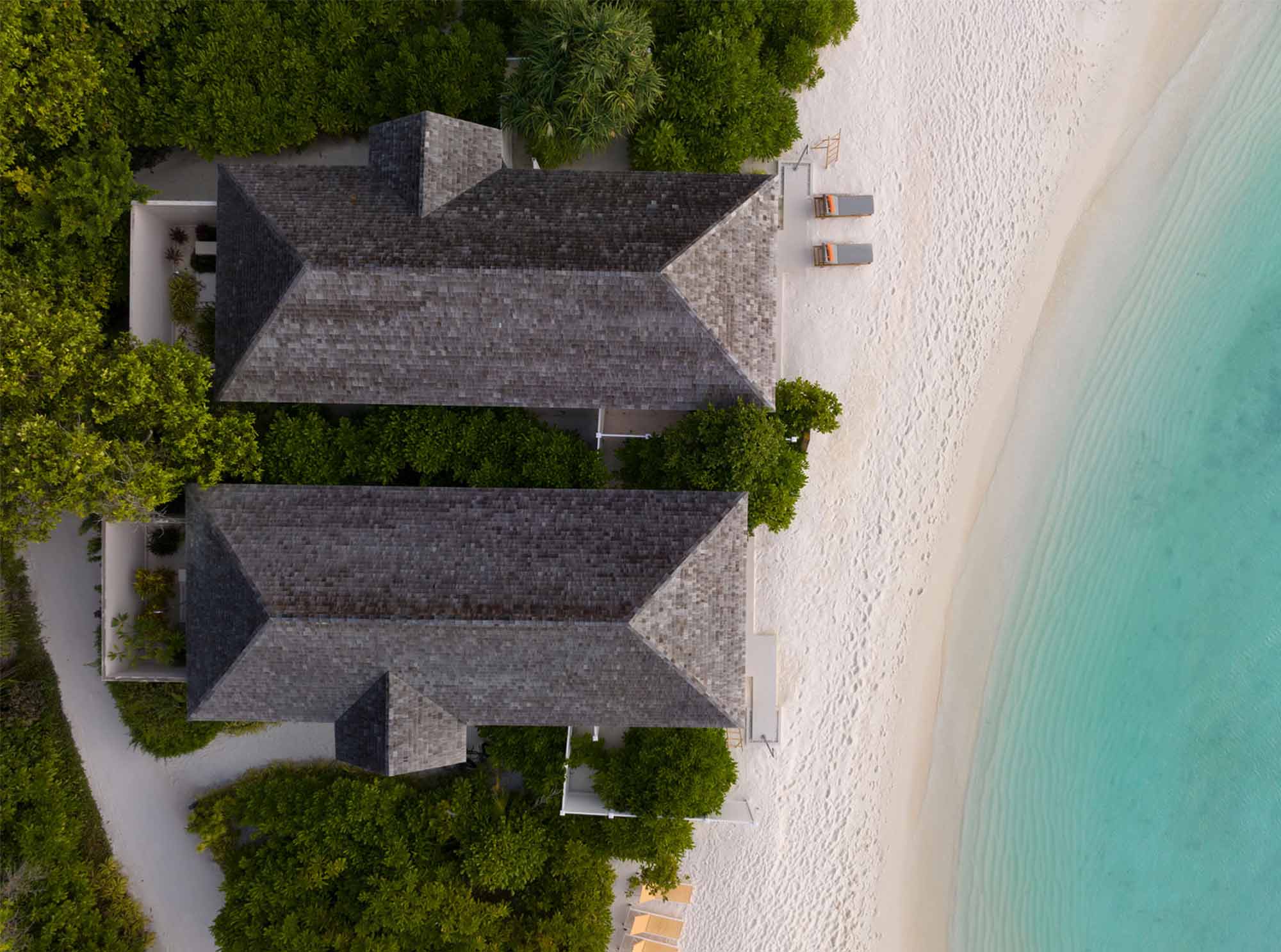 Terrasse einer Beach Villa auf Emerald Faarufushi