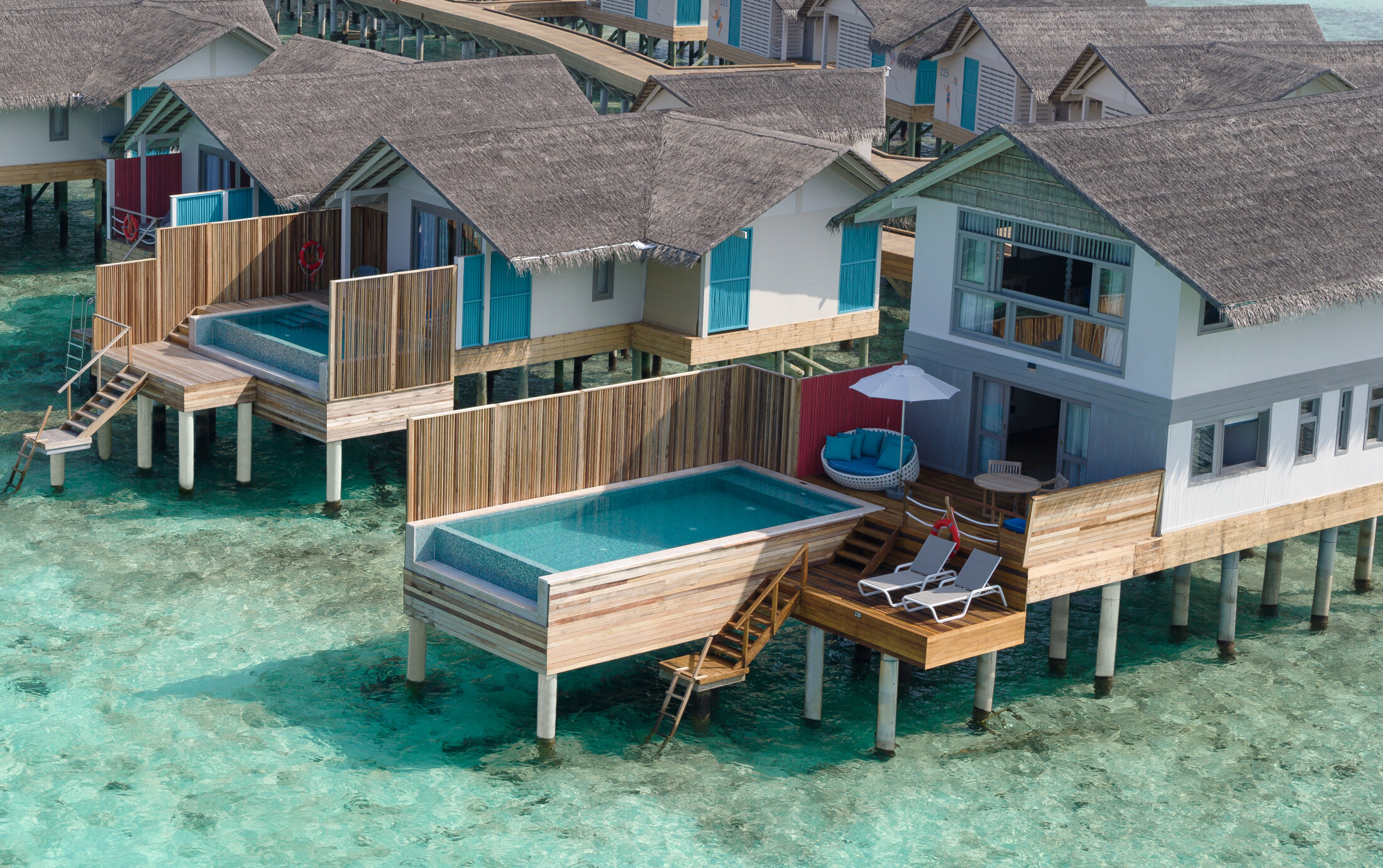 Lagunenvilla mit Pool auf zwei Ebenen - Bild 1