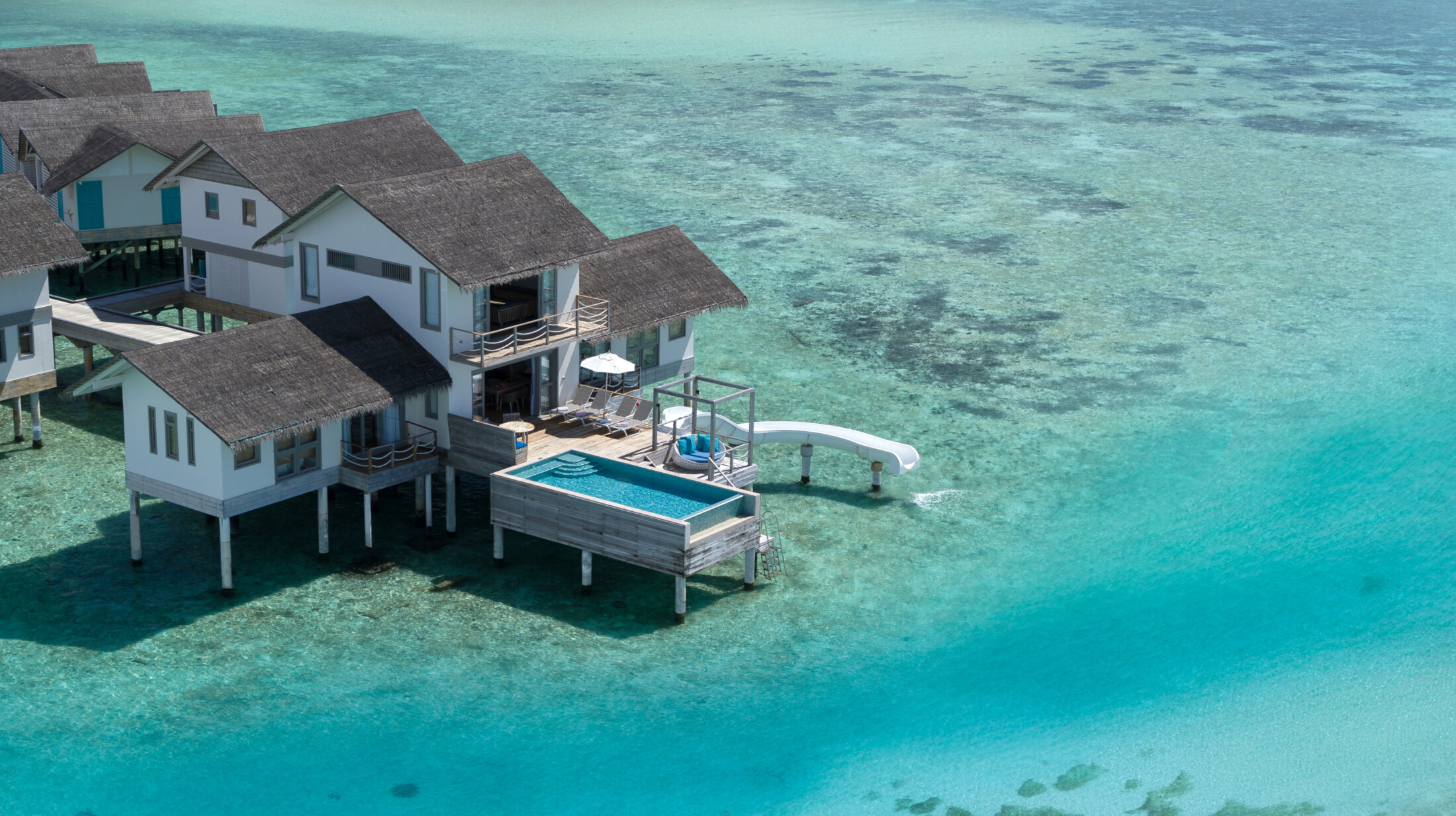 Lagunenvilla mit Pool, Rutsche und zwei Schlafzimmern - Bild 1