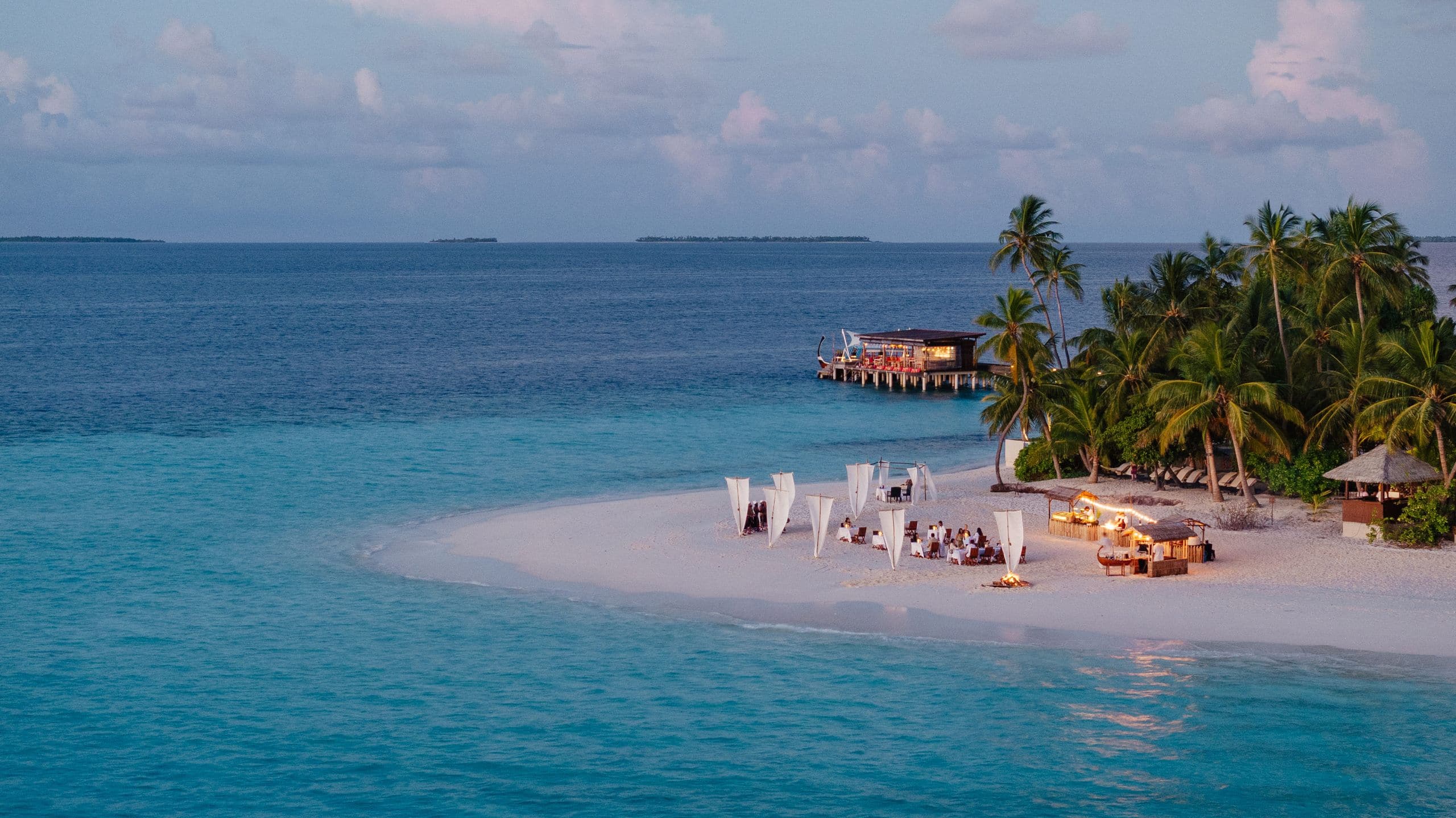 Beach Dining Under The Stars
