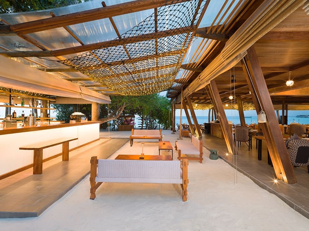 Raha Bar & Café