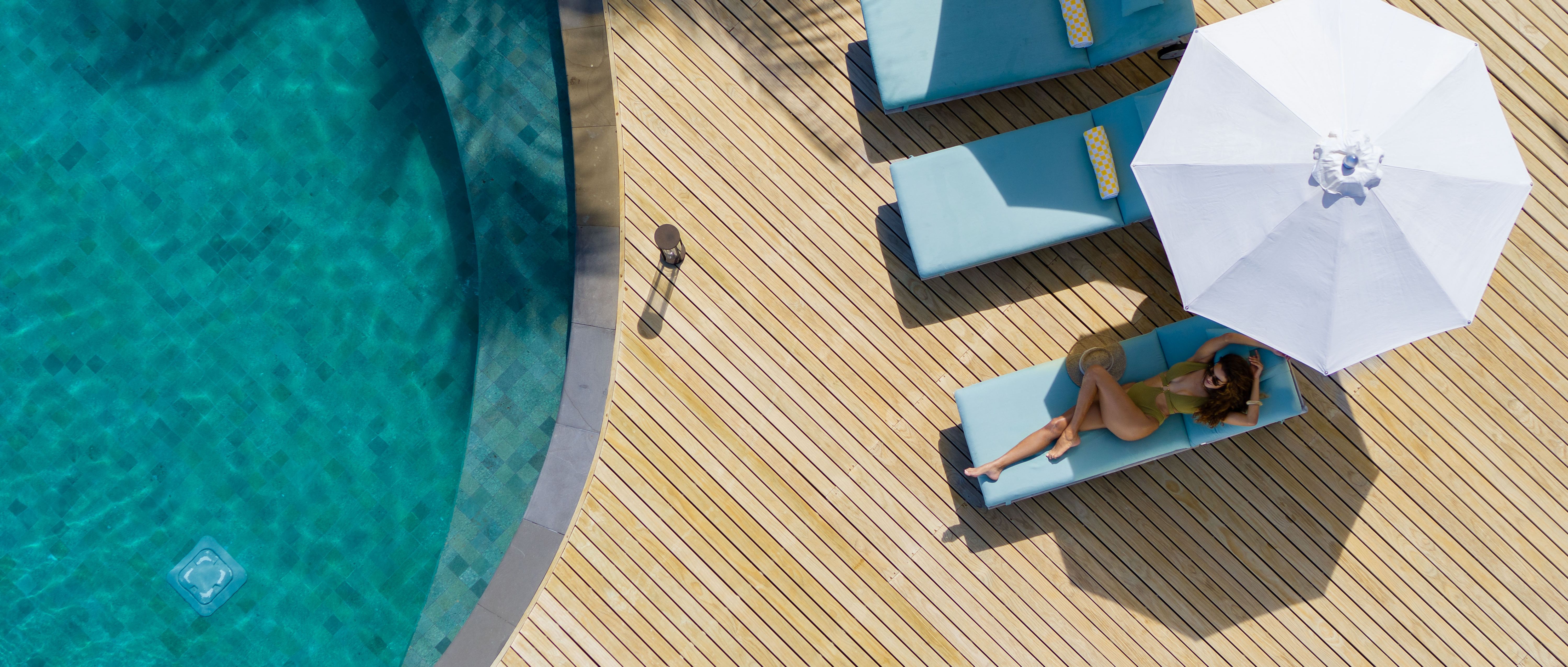 SOAQ Pool Bar