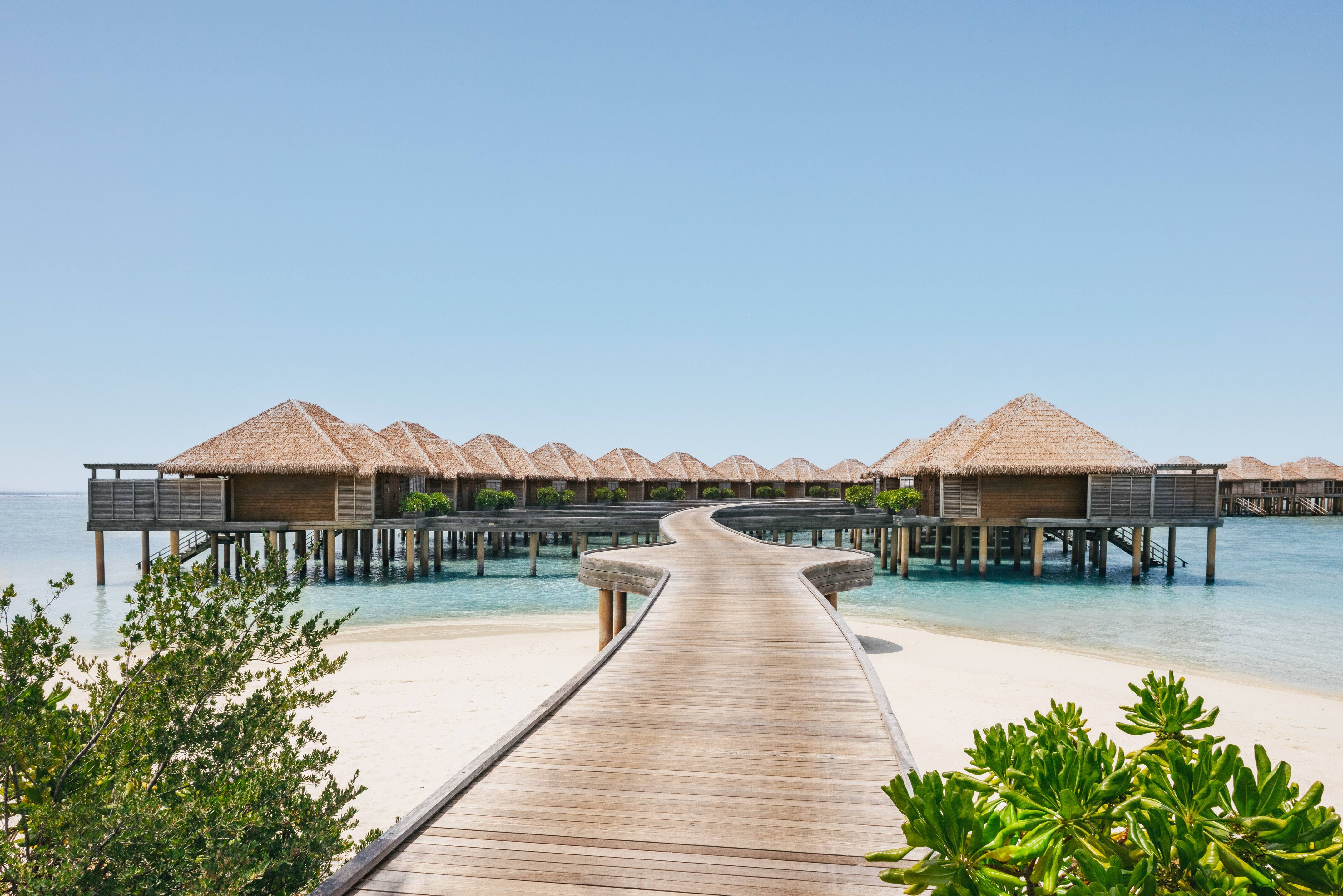Meliá Whale Lagoon Maldives – Steg zu den Water Villas