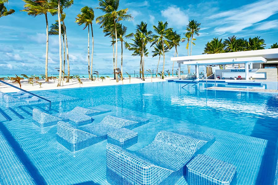 Infinity-Pool am Meer