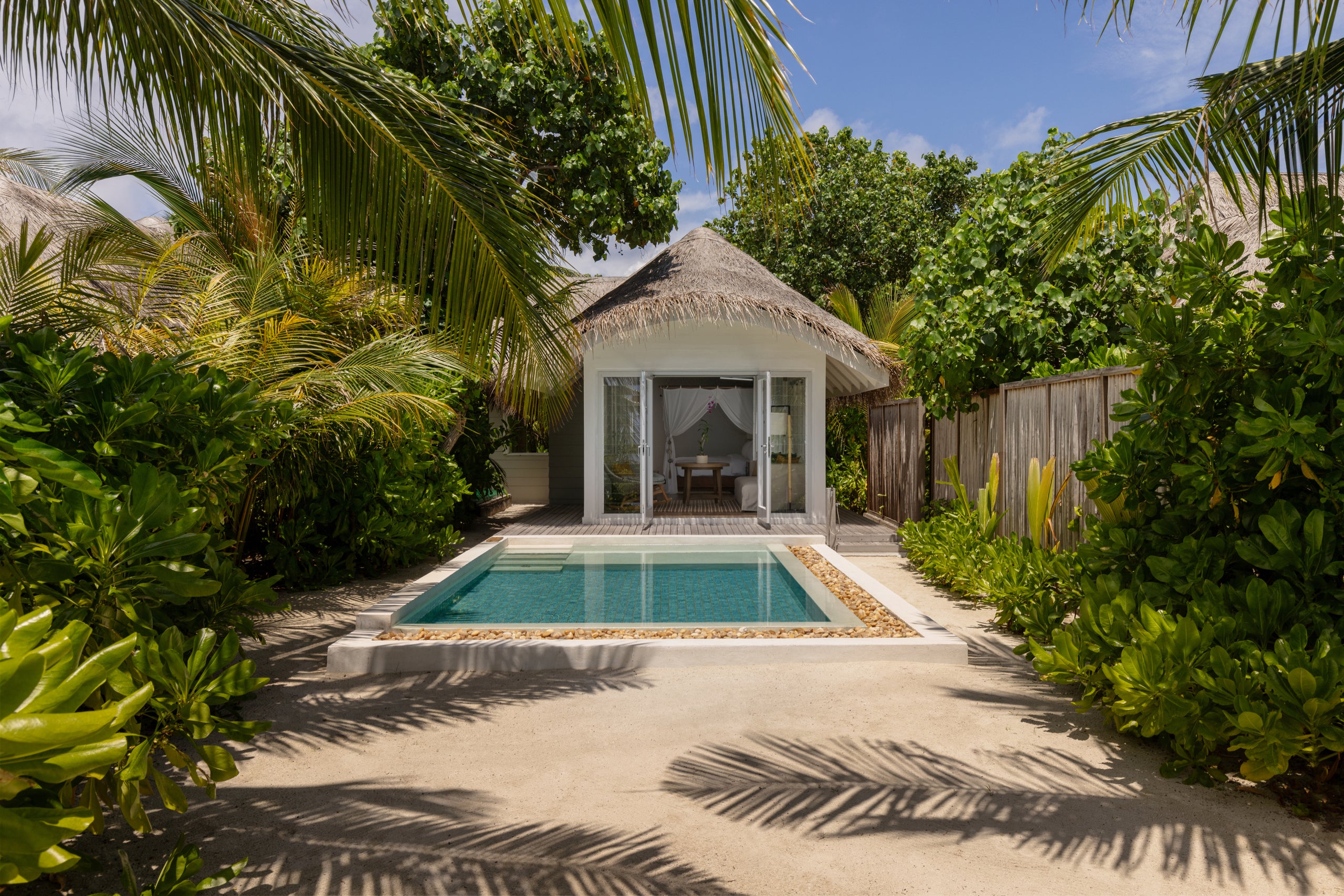 Deluxe Beach Villa mit Pool