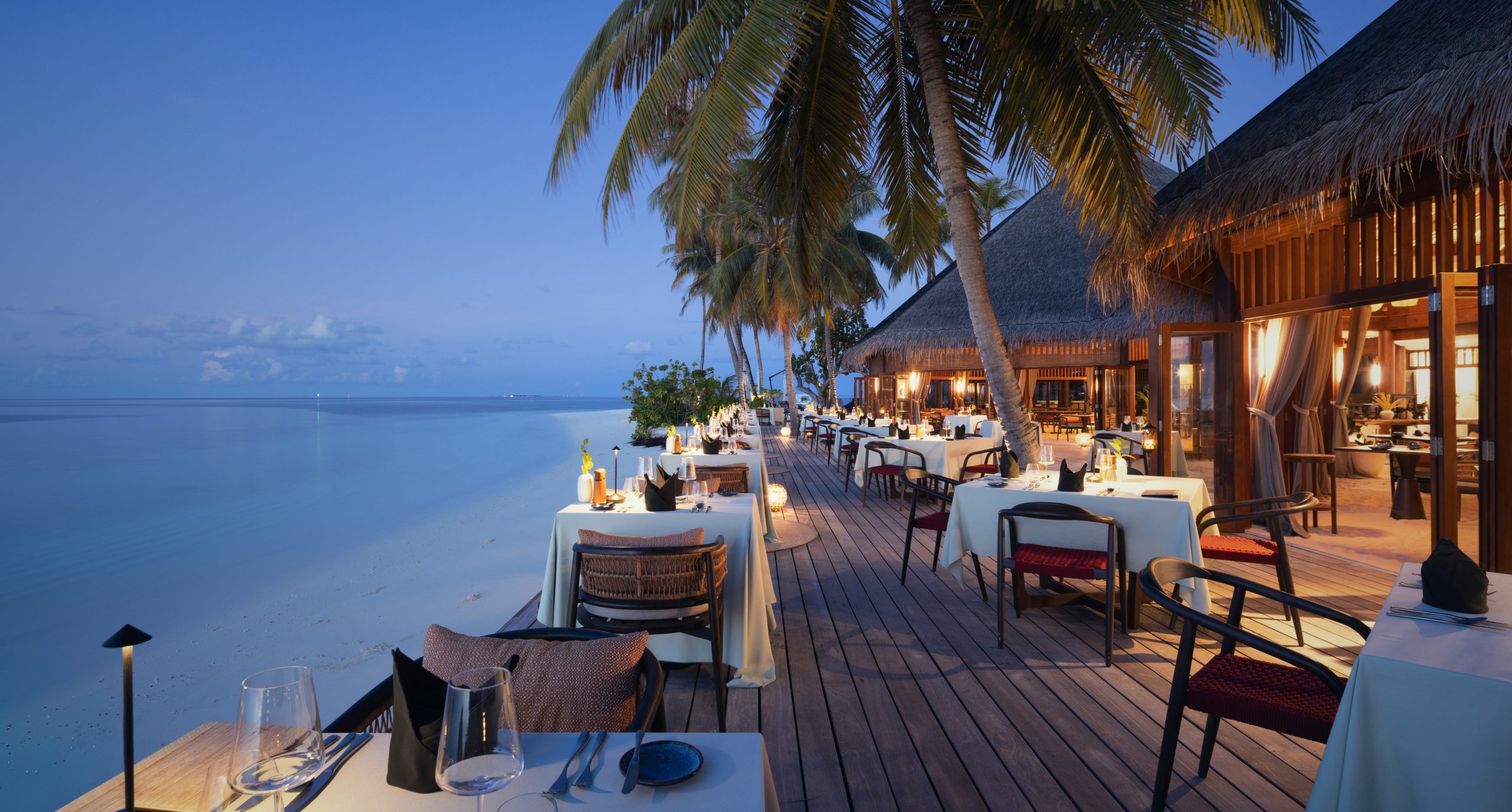 Restaurantterrasse am Meer