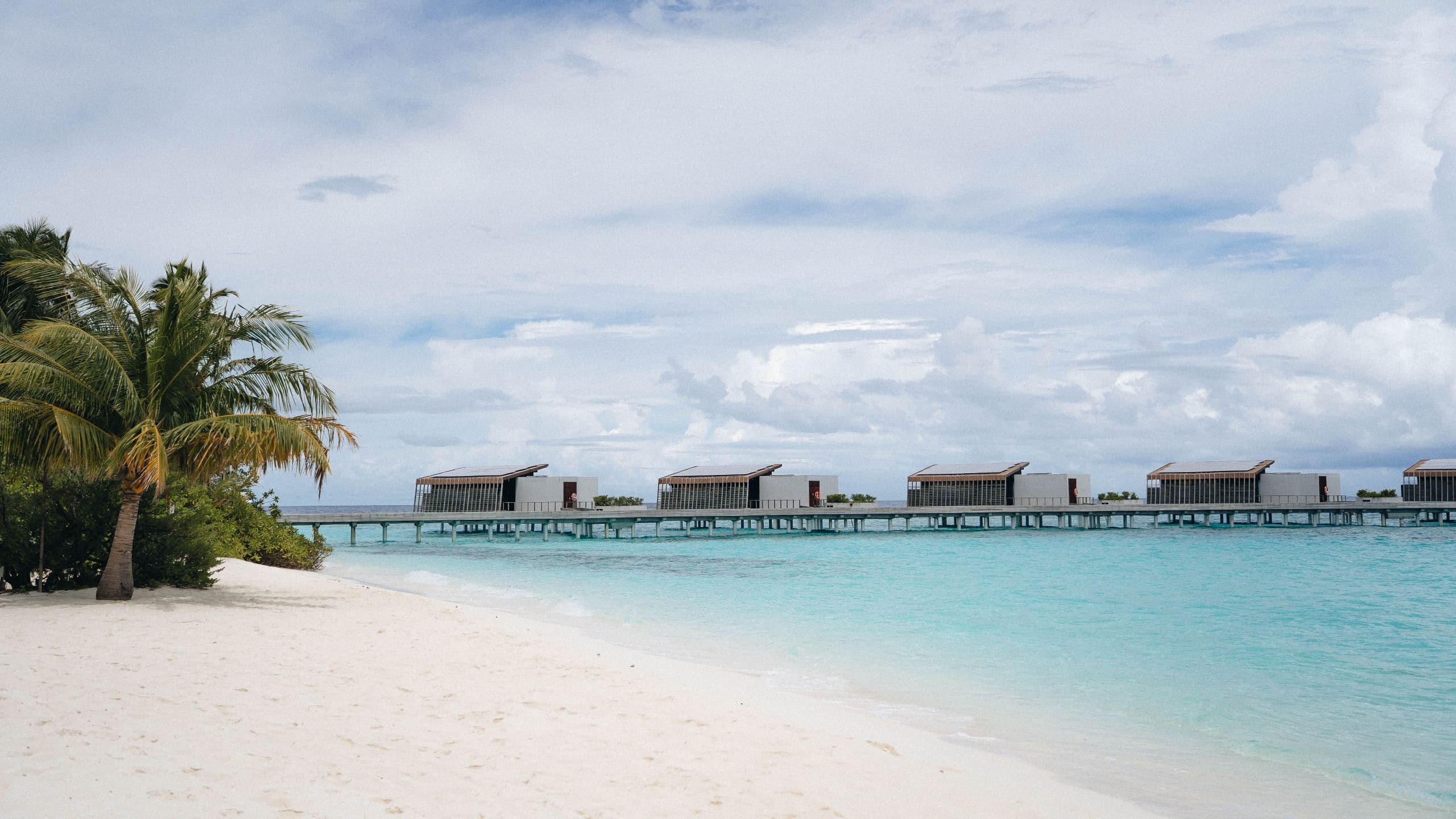 Strand mit Blick auf die Überwasservillen