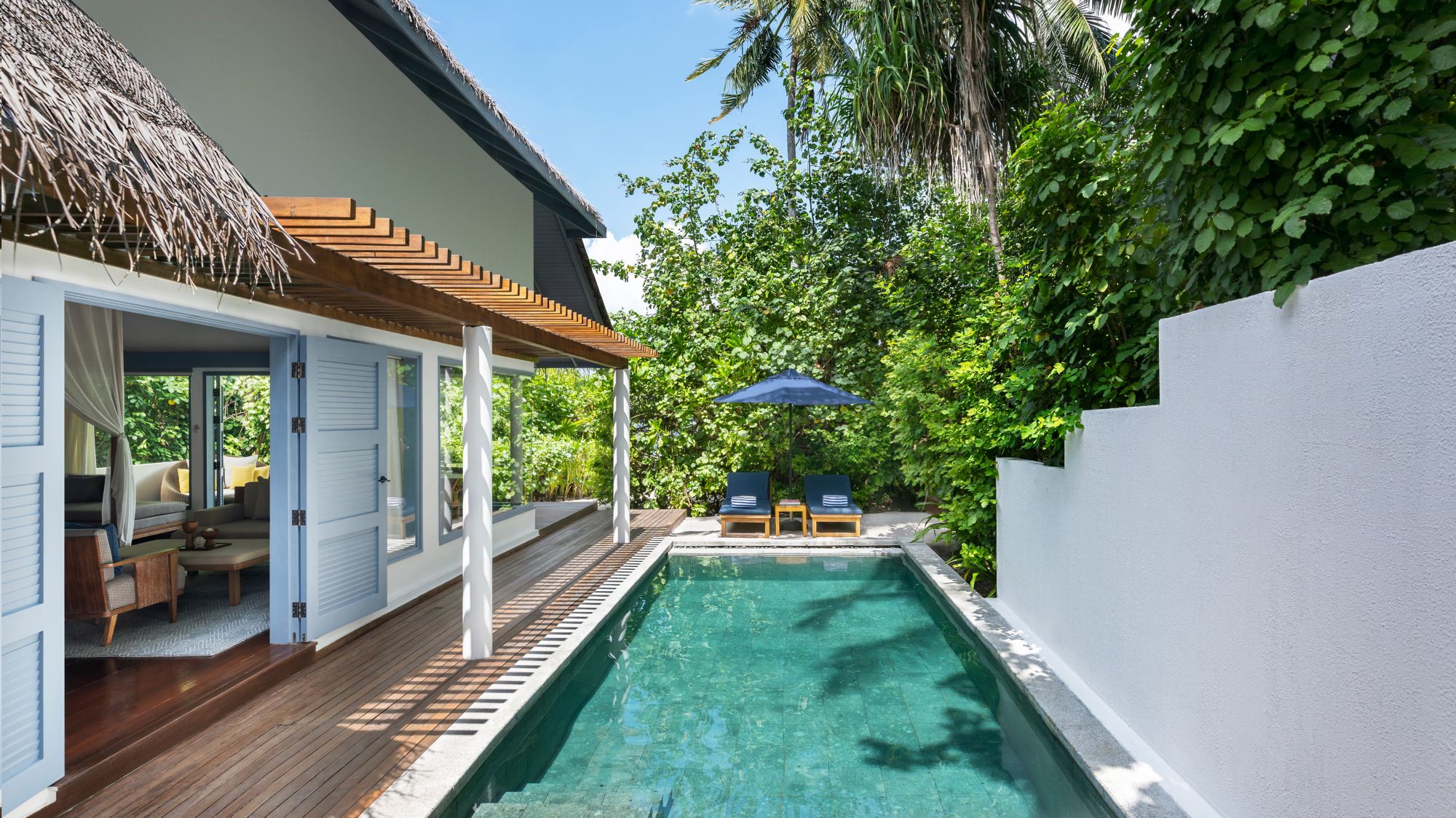 Privater Plunge Pool einer Strandvilla