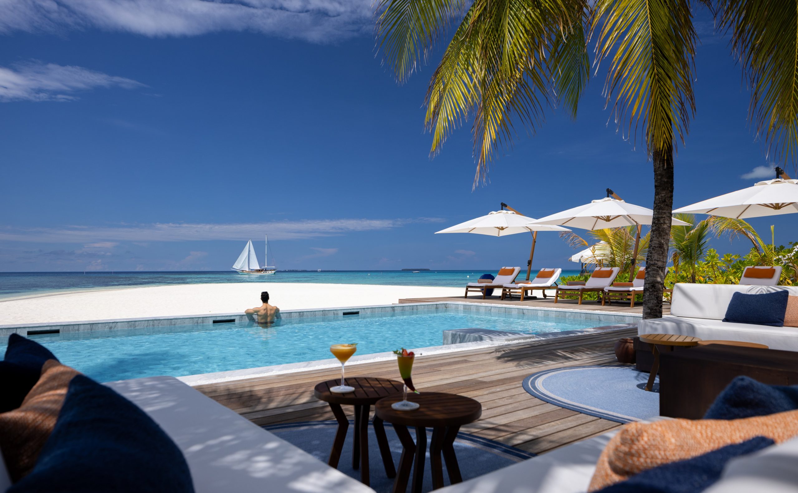 Pool mit Blick zum Strand