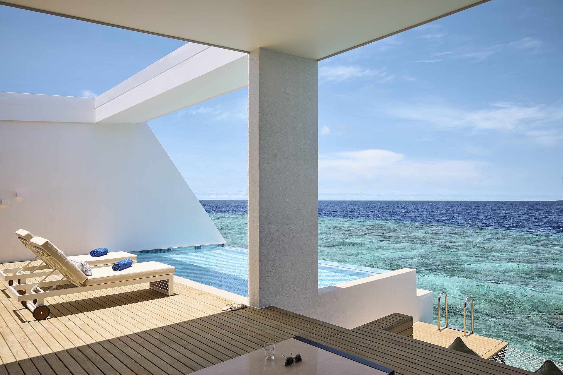 Funamadua Water Villa mit Pool