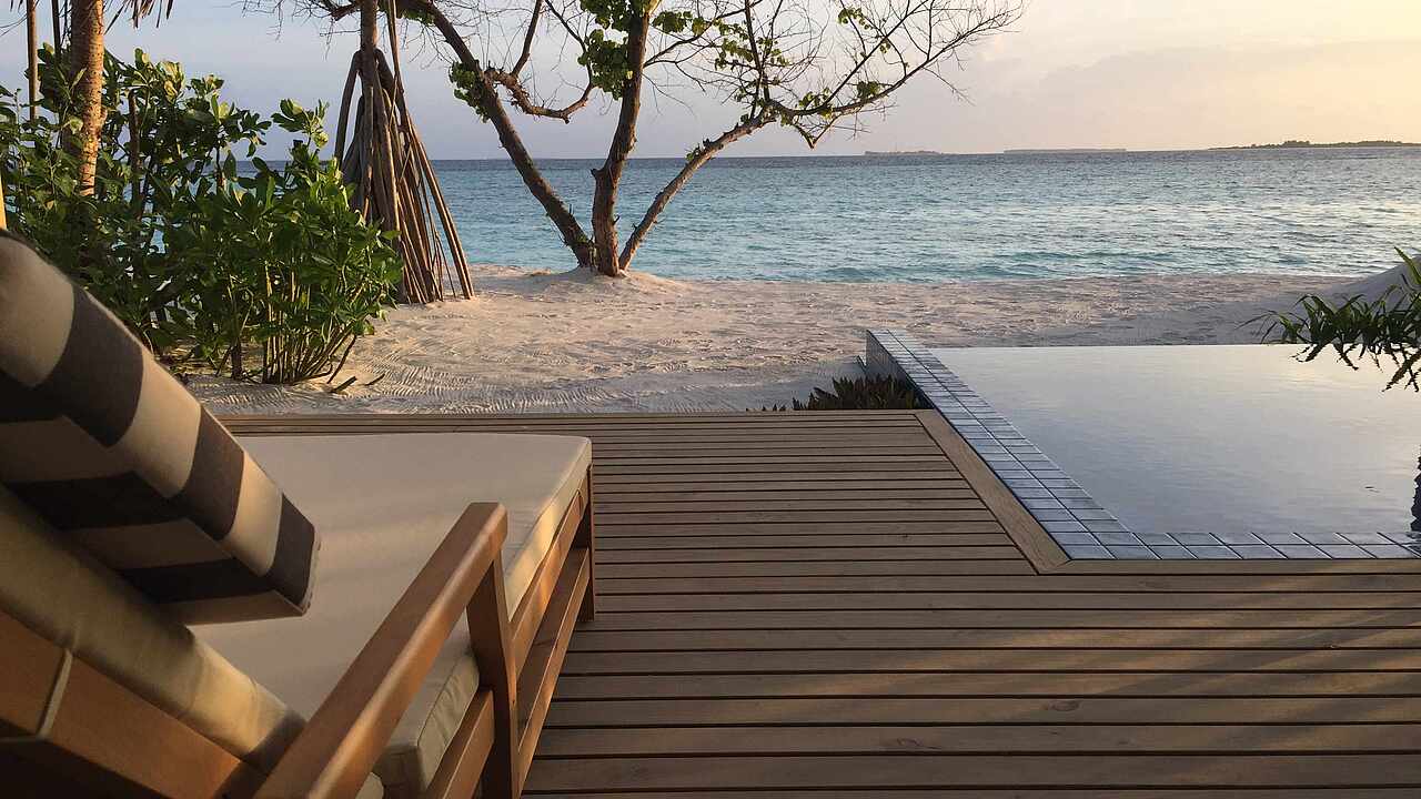 Strandbungalow mit Pool – Terrasse