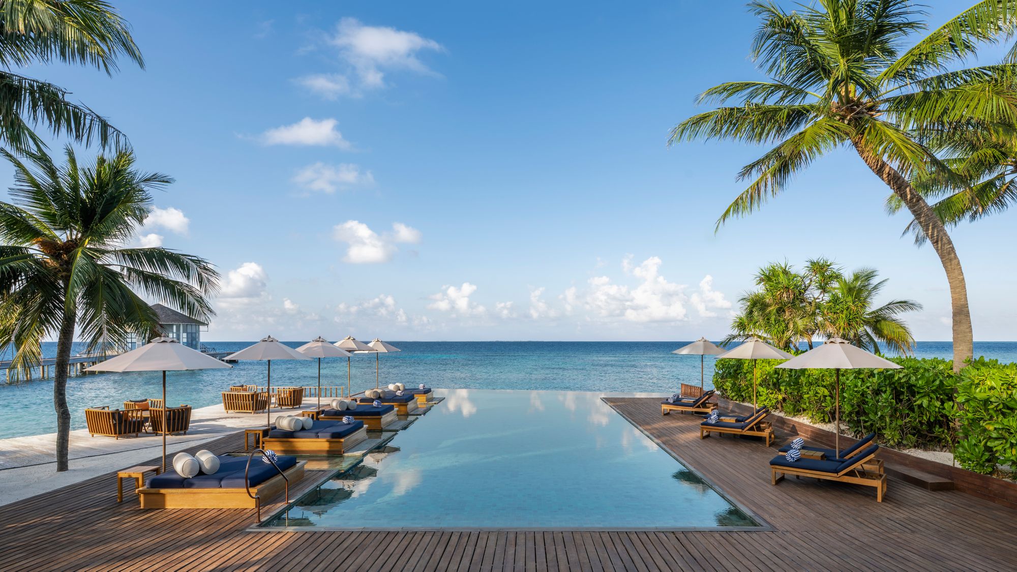 Infinity Pool mit Meerblick