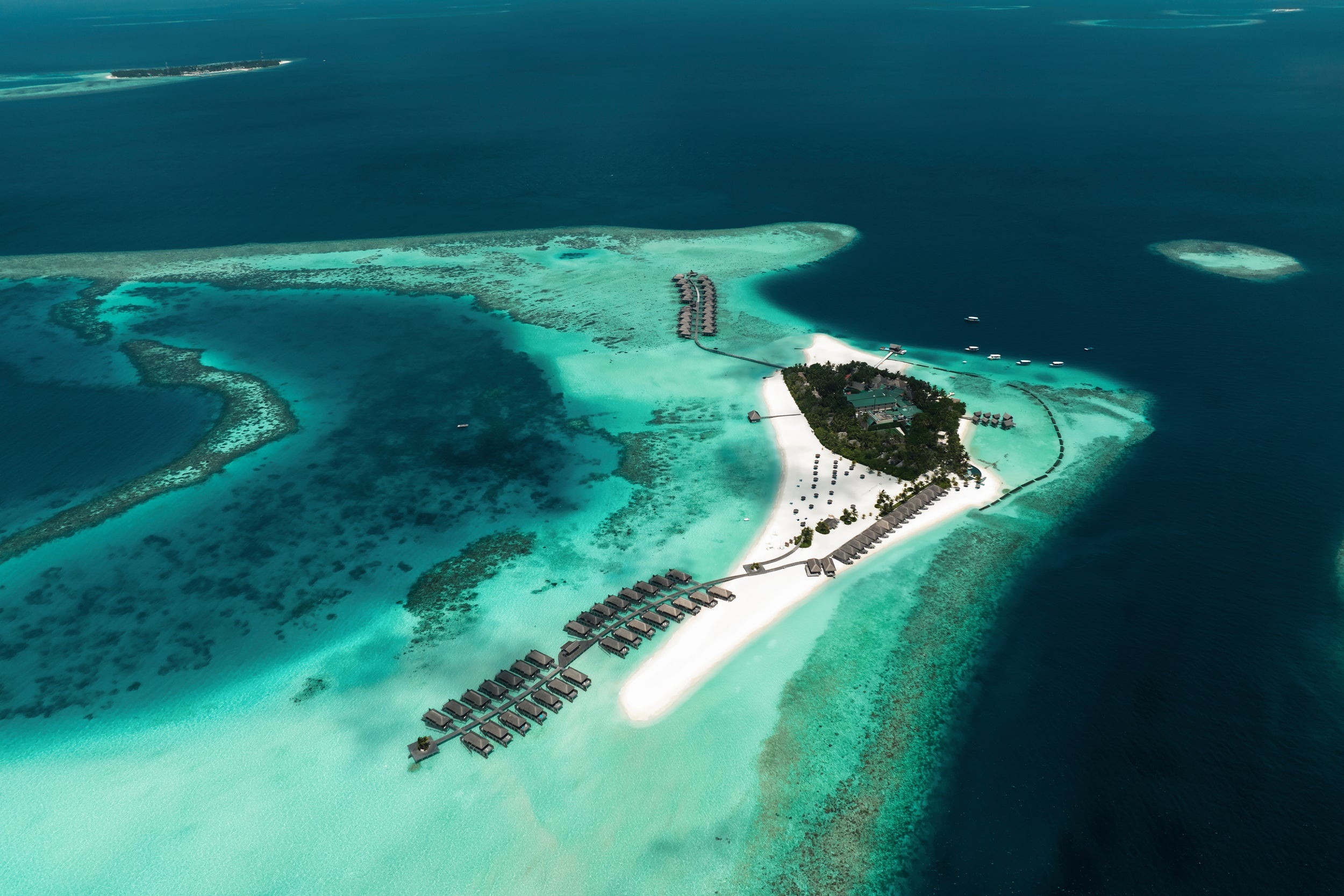 Constance Moofushi – Inselansicht aus der Luft
