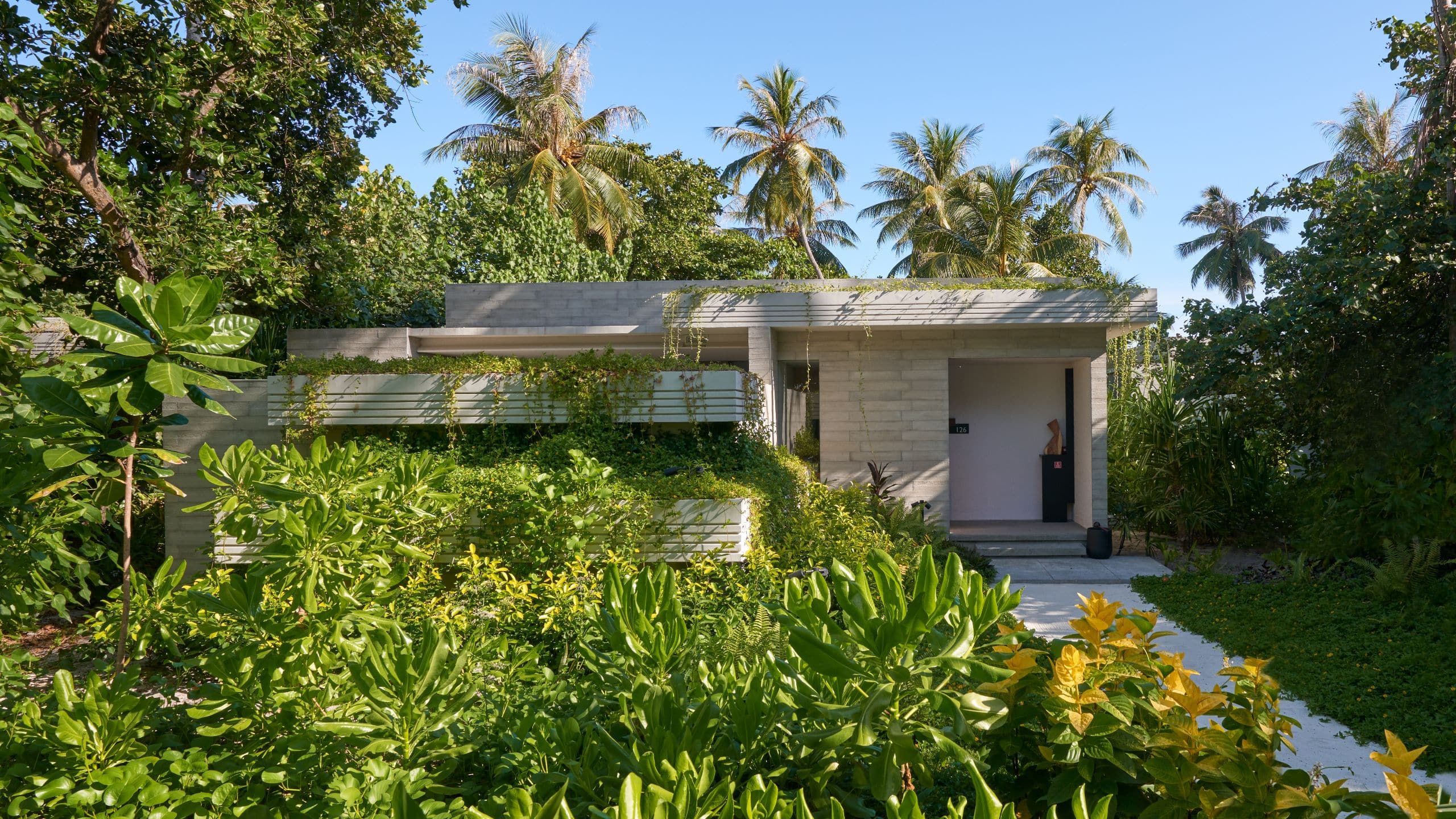 Beach Villa in tropischer Umgebung
