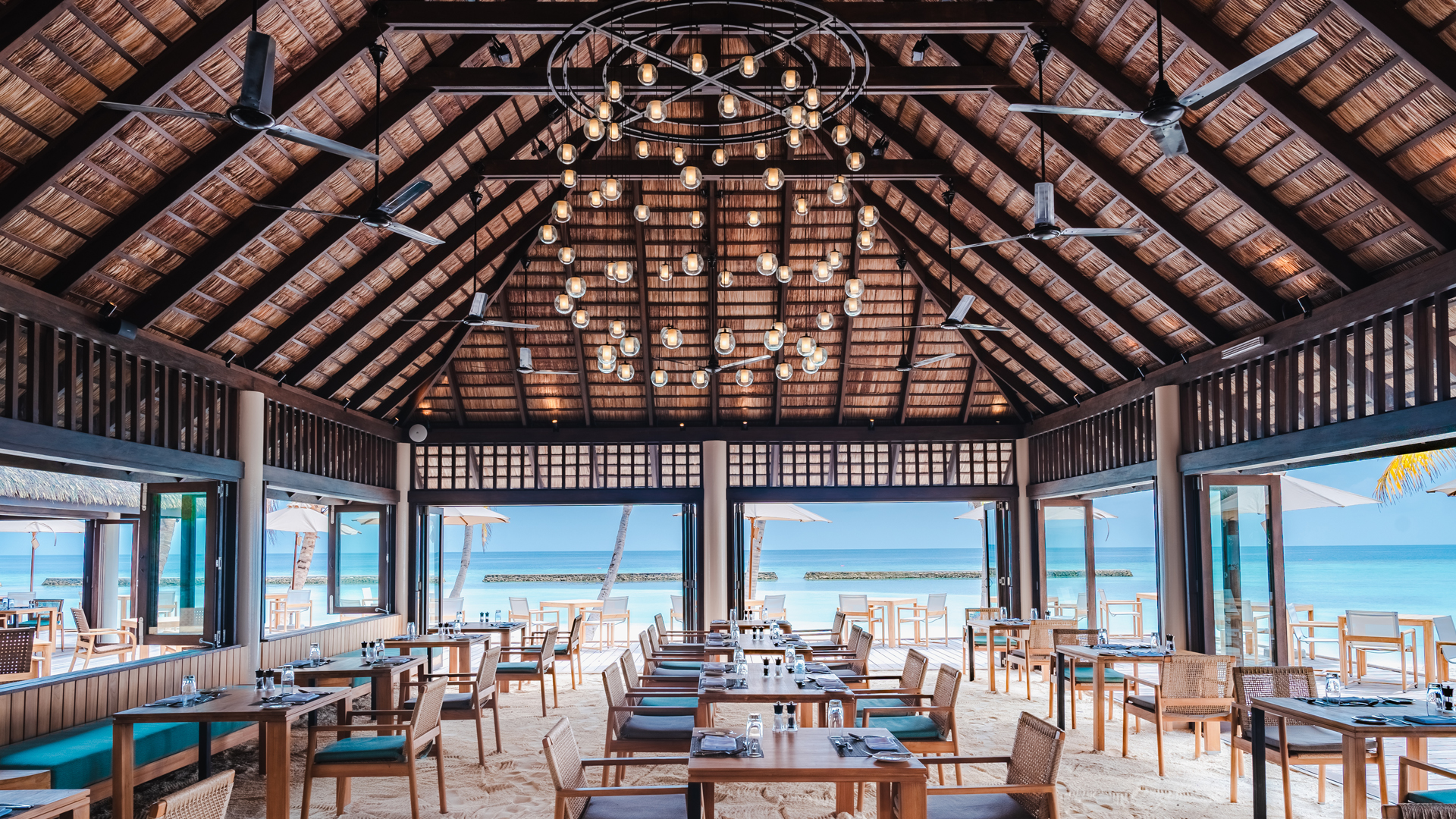 Dhonveli Restaurant Innenraum