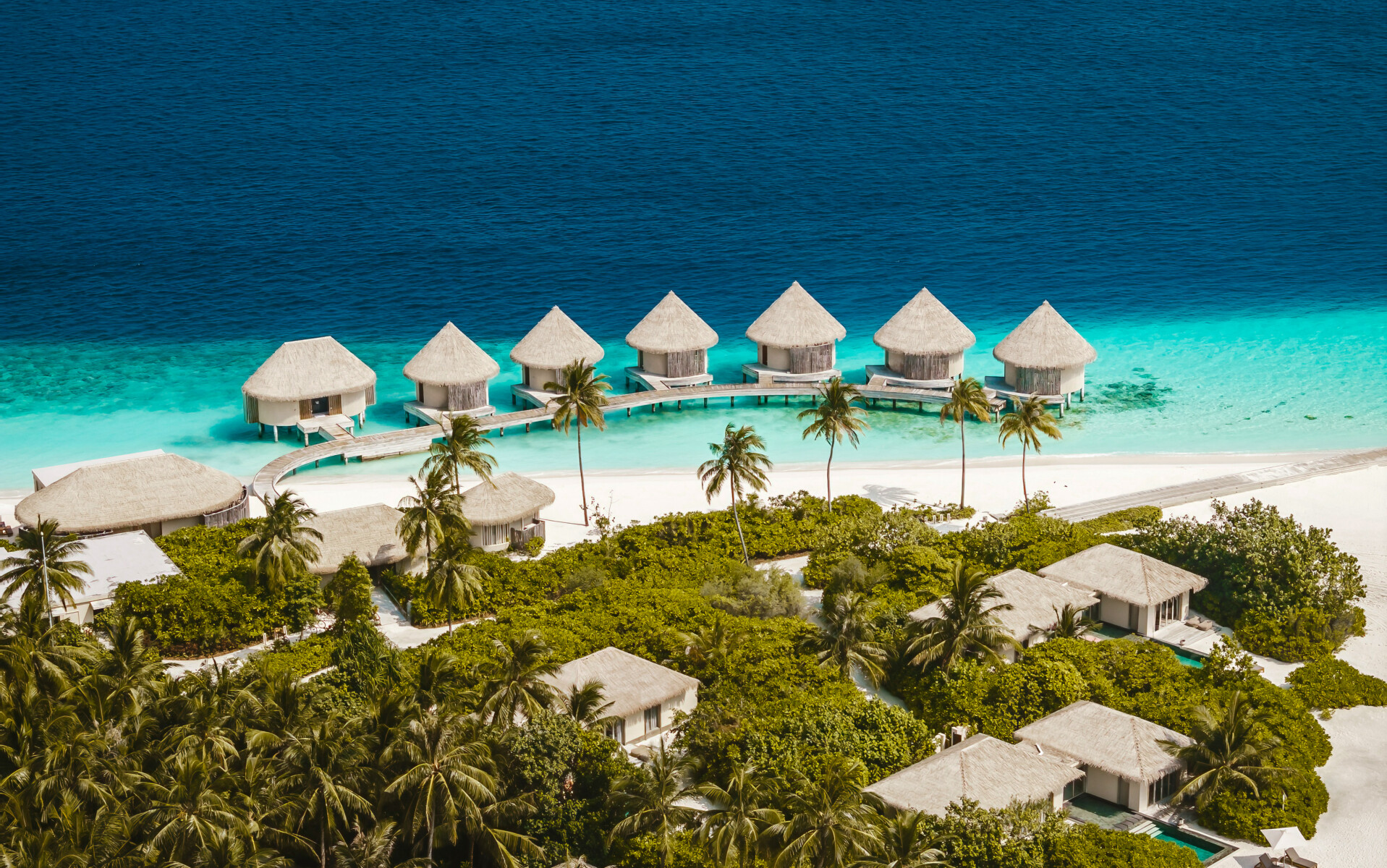 Villen und Strand des InterContinental Maldives