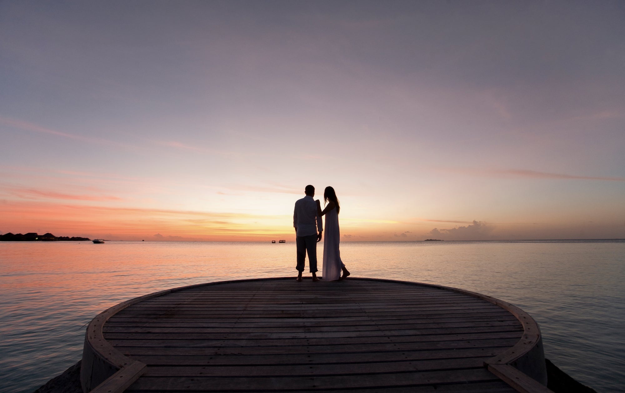 Constance Halaveli – Sonnenuntergang am Meer