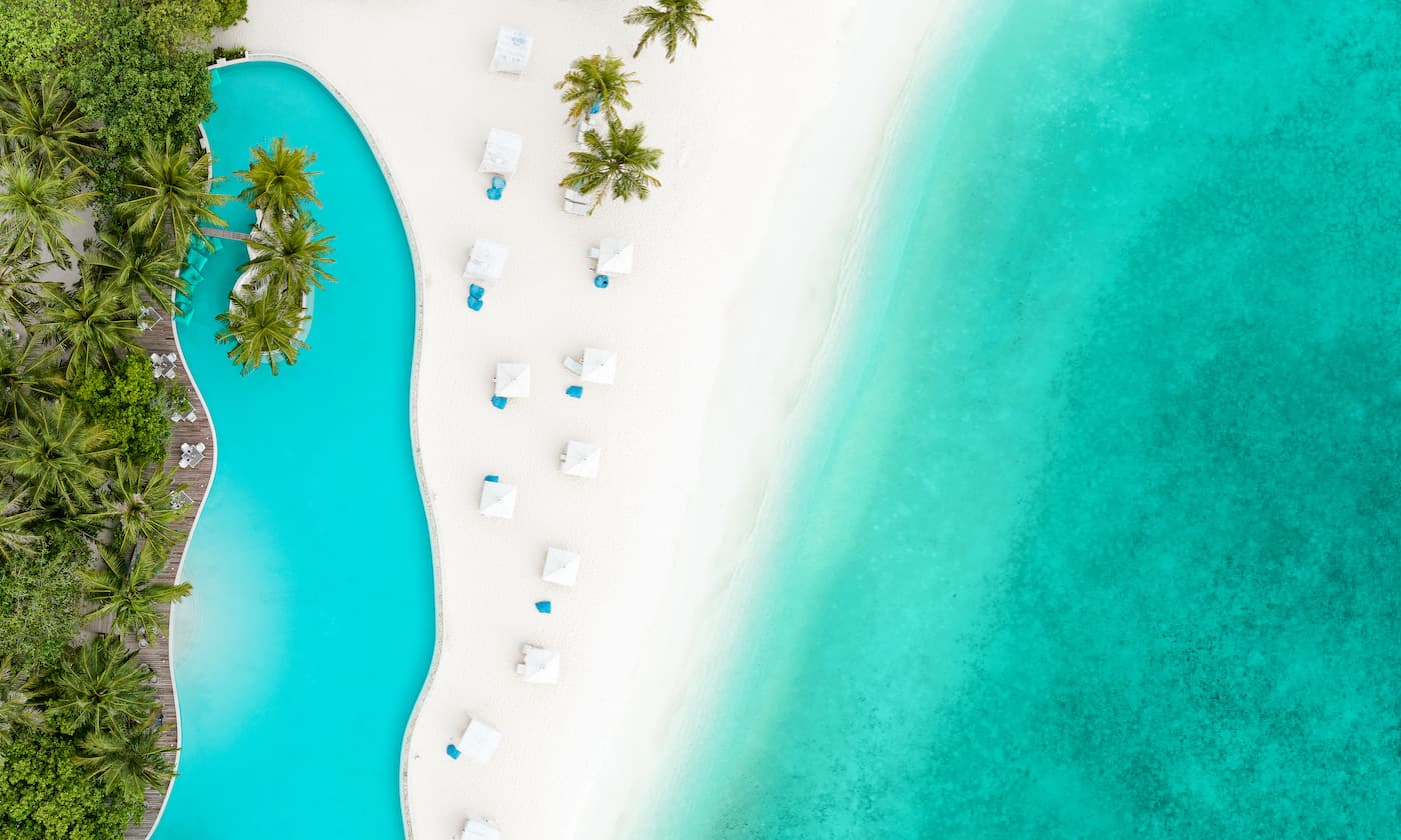 Amilla Maldives – Pool aus der Luft