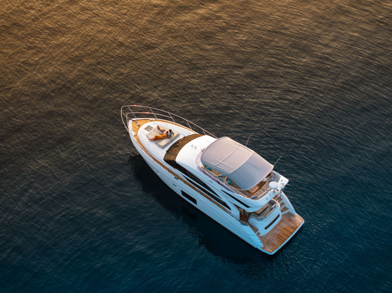 Private Yacht vor der Insel