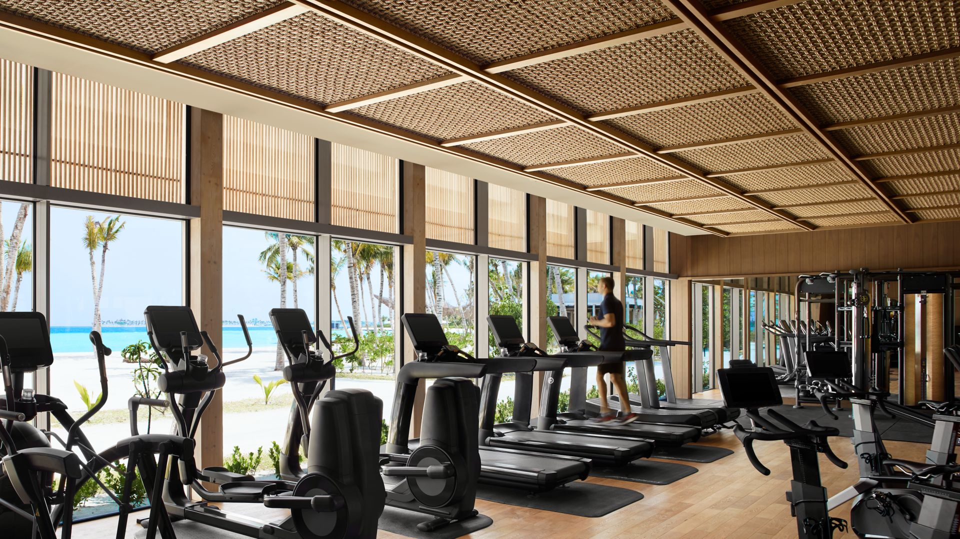 Fitnesscenter mit Lagunenblick