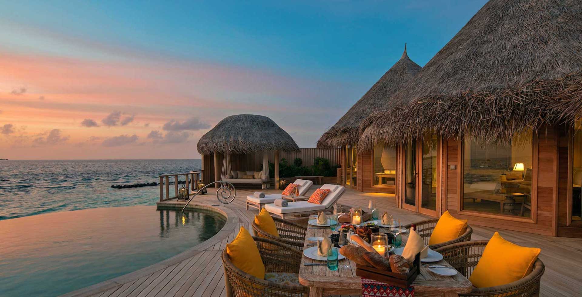 Nautilus-Villa über der Lagune im Abendlicht