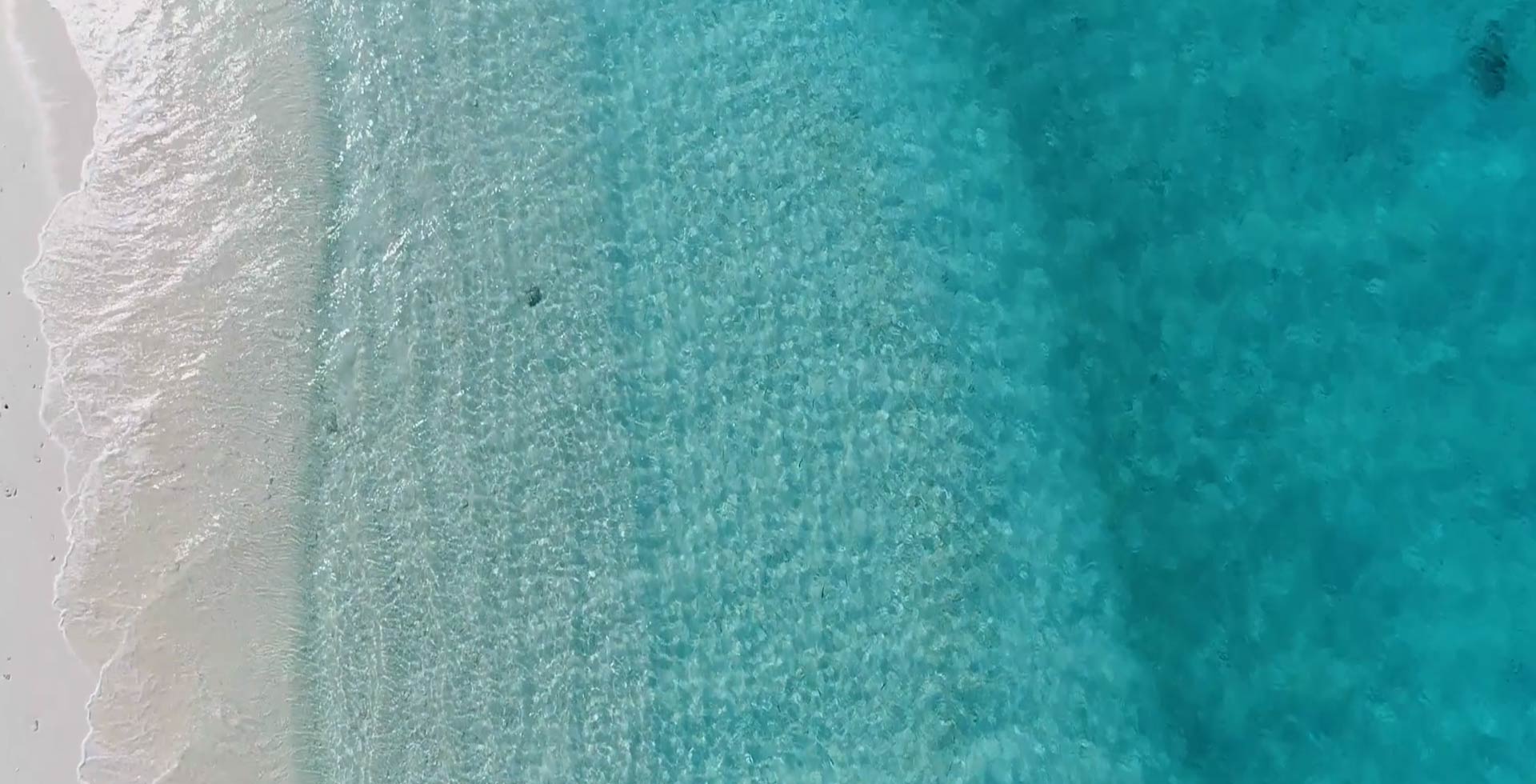 Strand und türkisfarbene Lagune