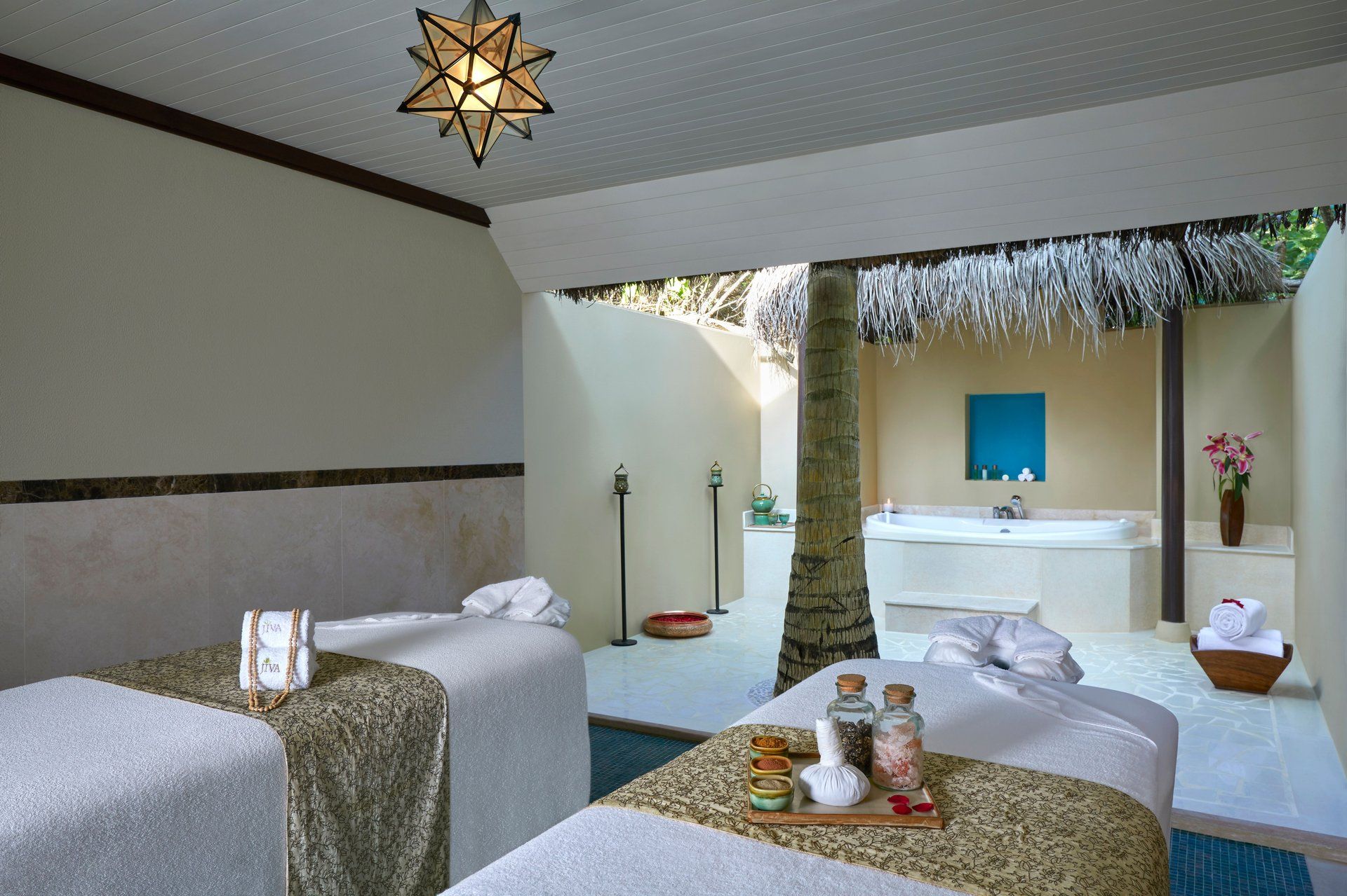 Badezimmer einer Villa im Taj Exotica