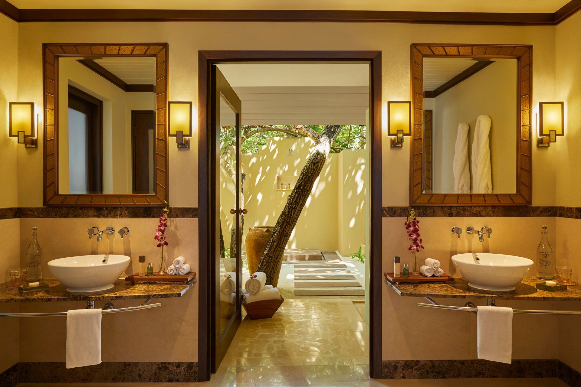 Bad einer Suite im Taj Exotica