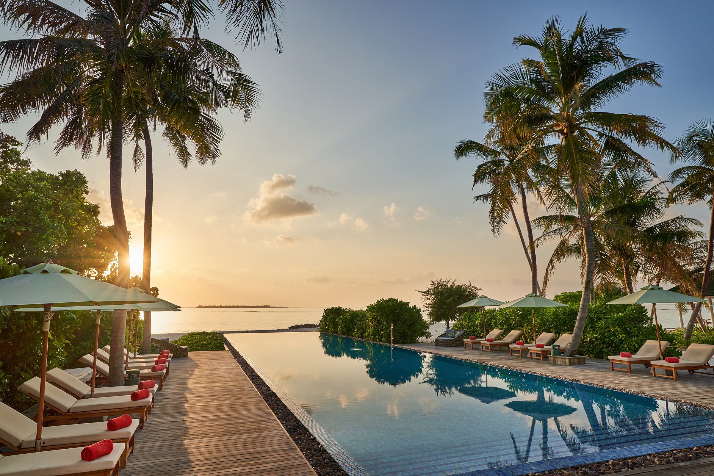 Infinitypool mit Blick in die Lagune