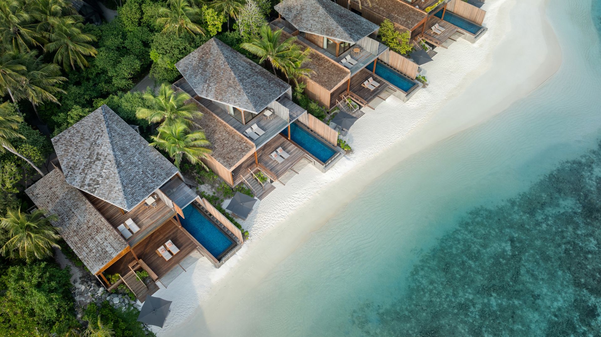 Strandvillen mit privaten Pools an der Lagune