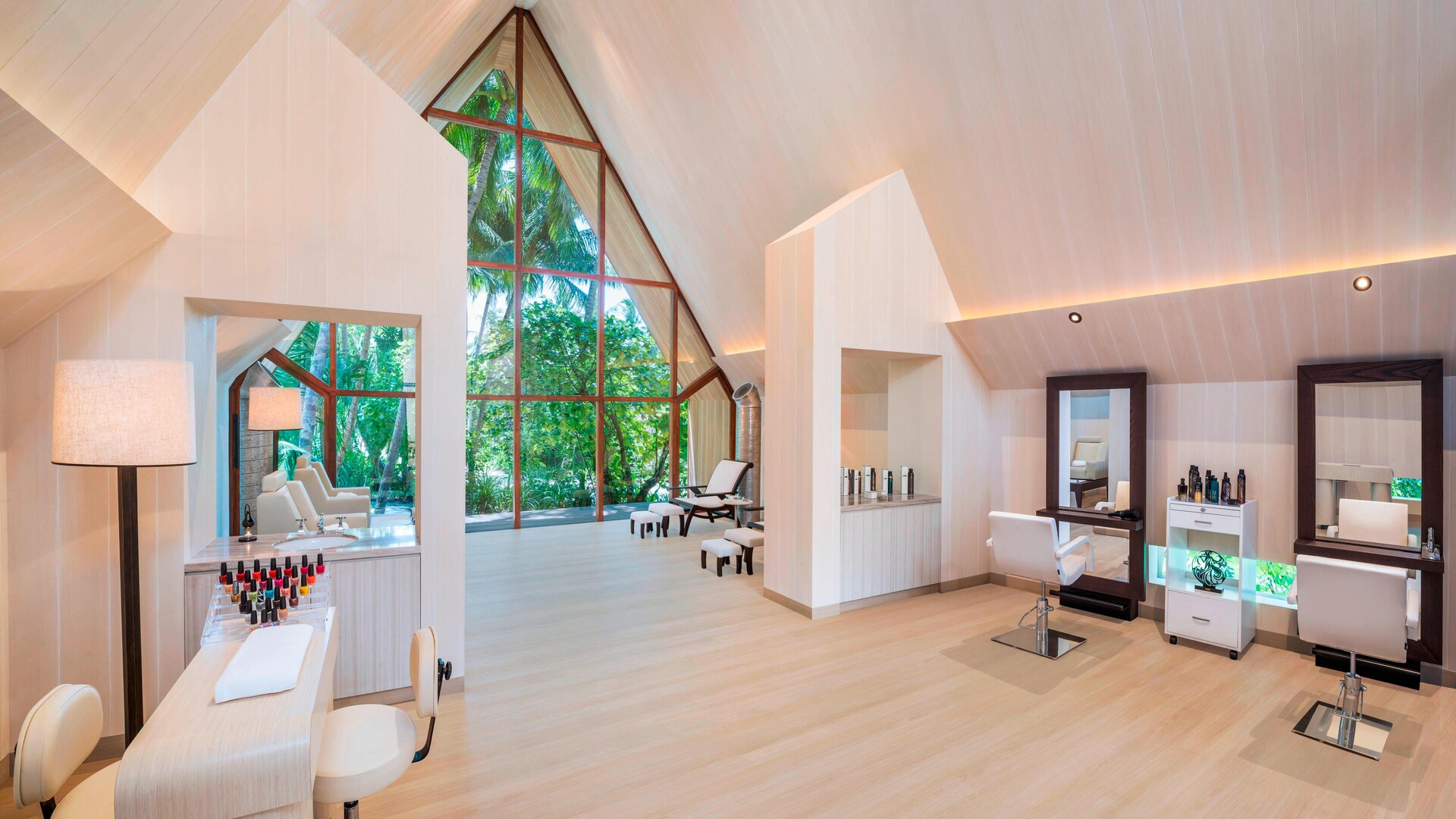 The St. Regis Salon auf Vommuli Island