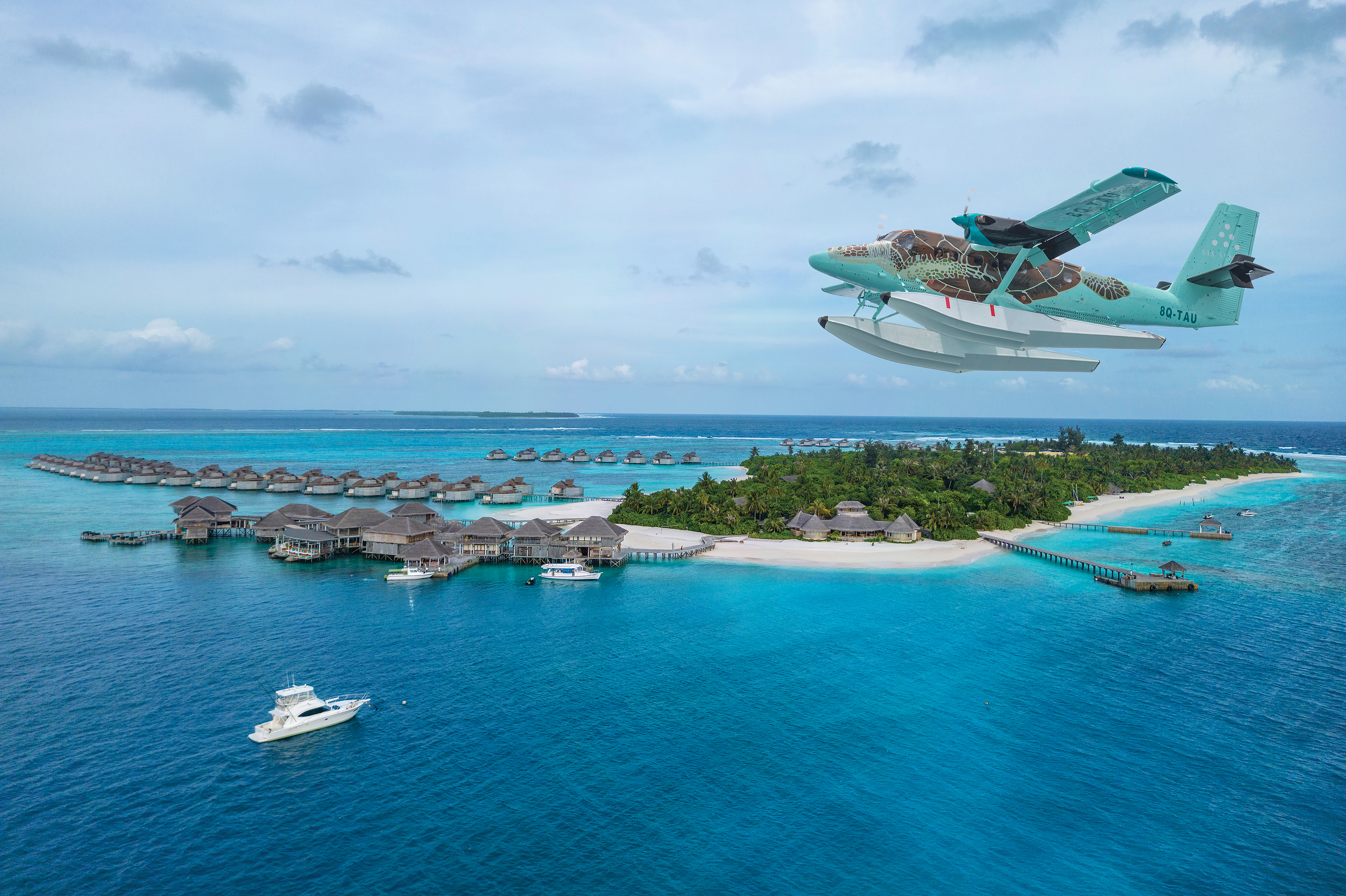 Wasserflugzeug über Six Senses Laamu