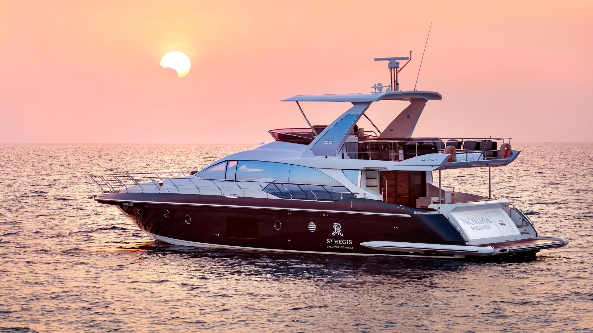 Yachtfahrt bei Sonnenuntergang