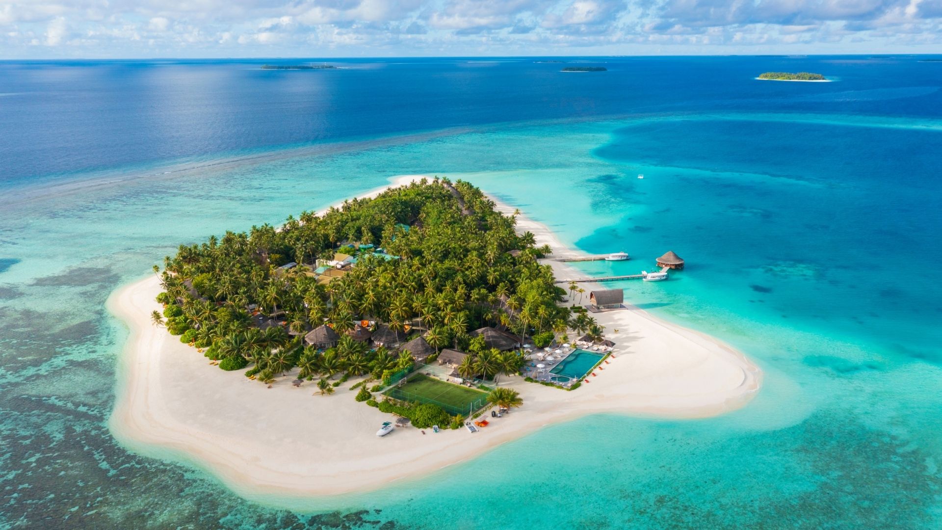 Luftaufnahme der Insel Angsana Velavaru im Dhaalu-Atoll