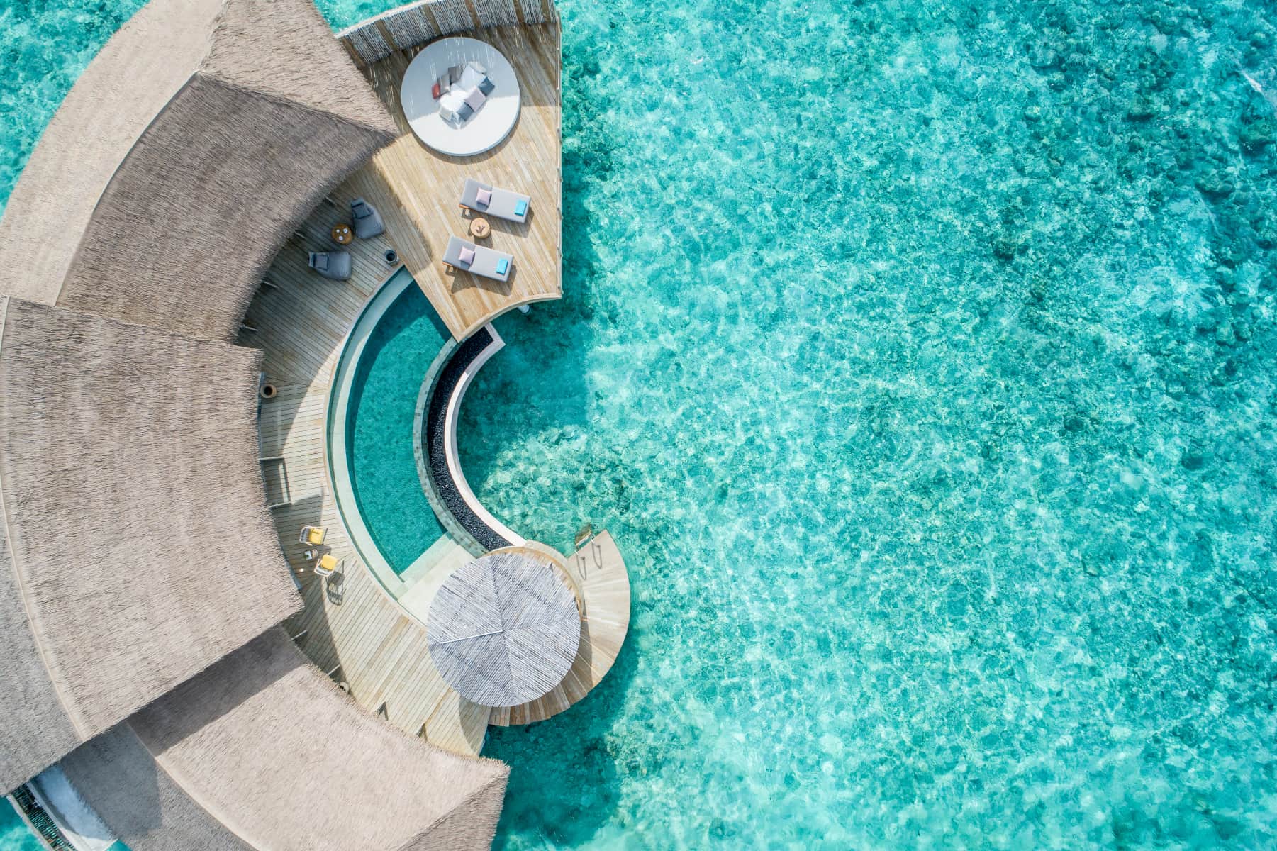 Überwasser-Residenz mit zwei Schlafzimmern, Pool und Club-Vorteilen - Bild 1