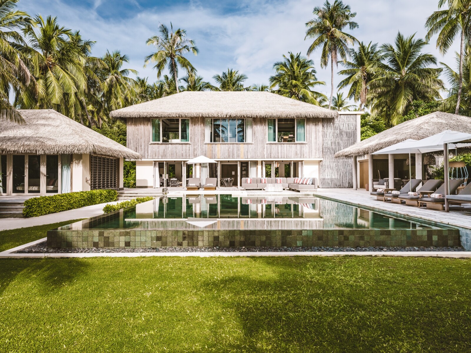 Royal-Strandresidenz direkt am Strand mit drei Schlafzimmern, Pool und Club-Vorteilen - Bild 1