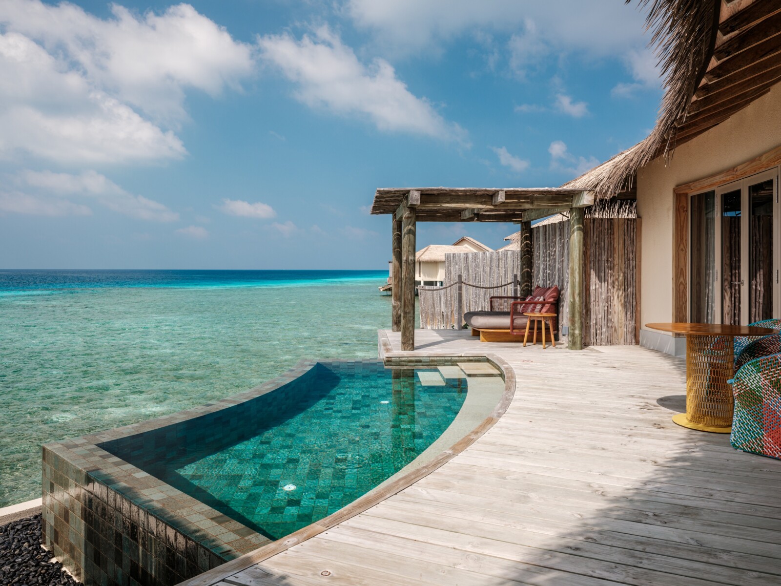 Überwasser-Poolvilla mit Club-Vorteilen - Bild 3