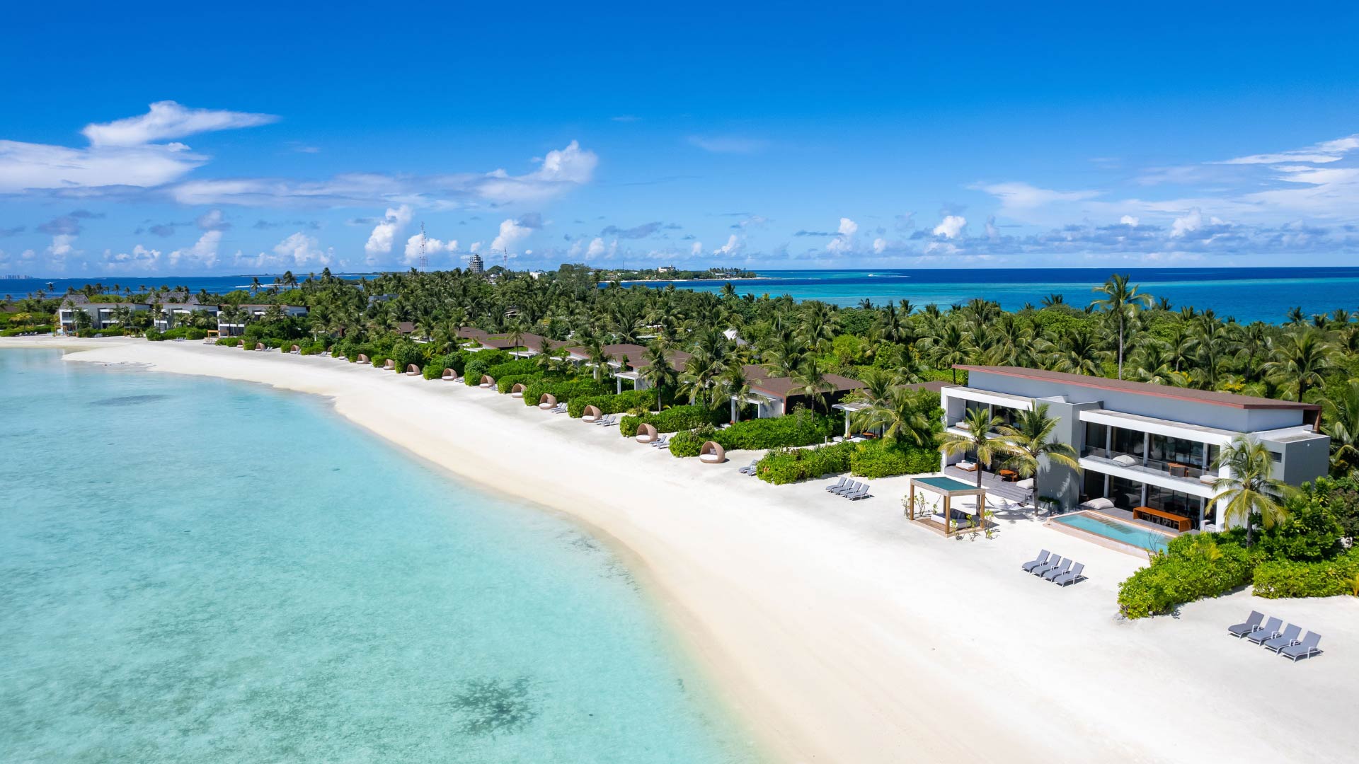 Strand und Strandresidenzen an der Lagune