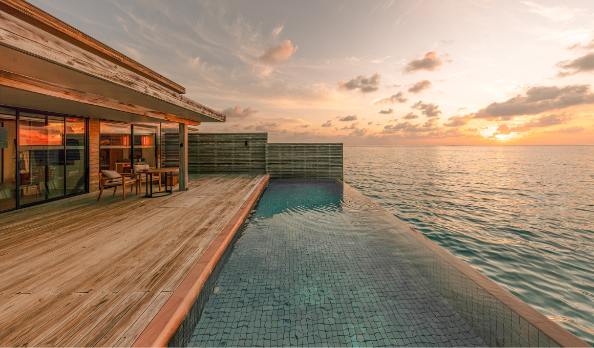 Sonnenuntergangs-Wasservilla mit privatem Pool - Bild 1
